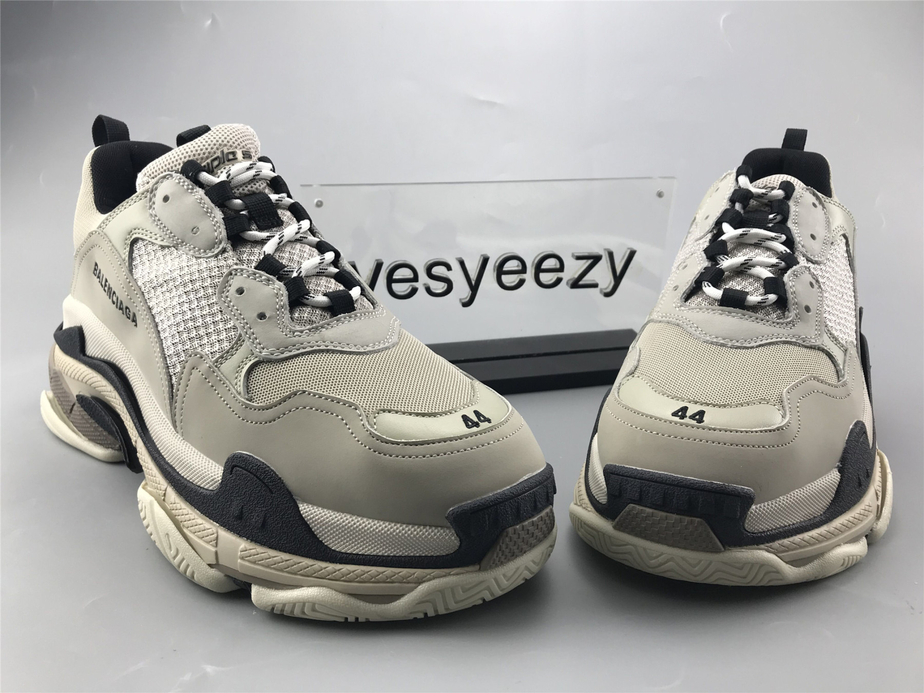 UA TRIPLE S VANILLE