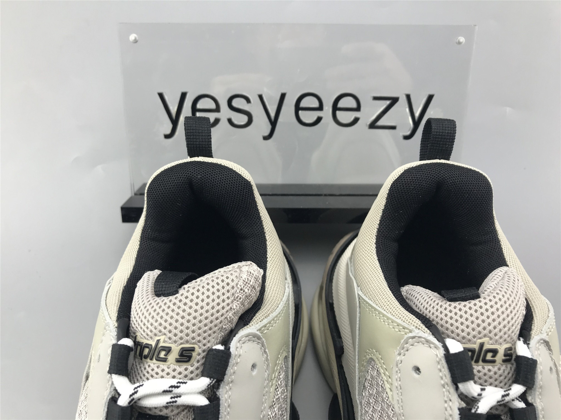 UA TRIPLE S VANILLE