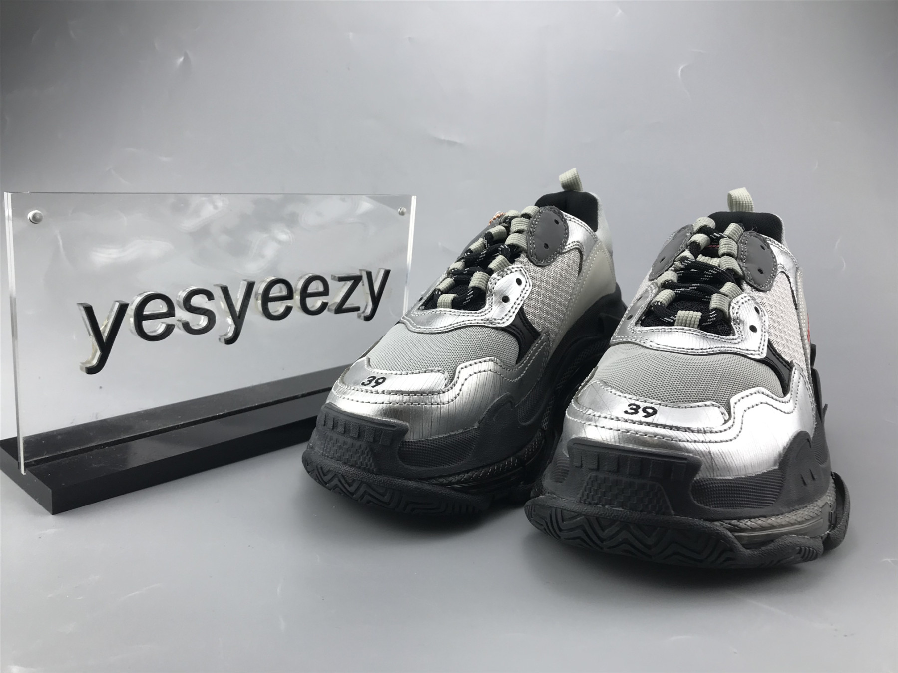 UA TRIPLE S SNEAKER BLACK AND SLIVER