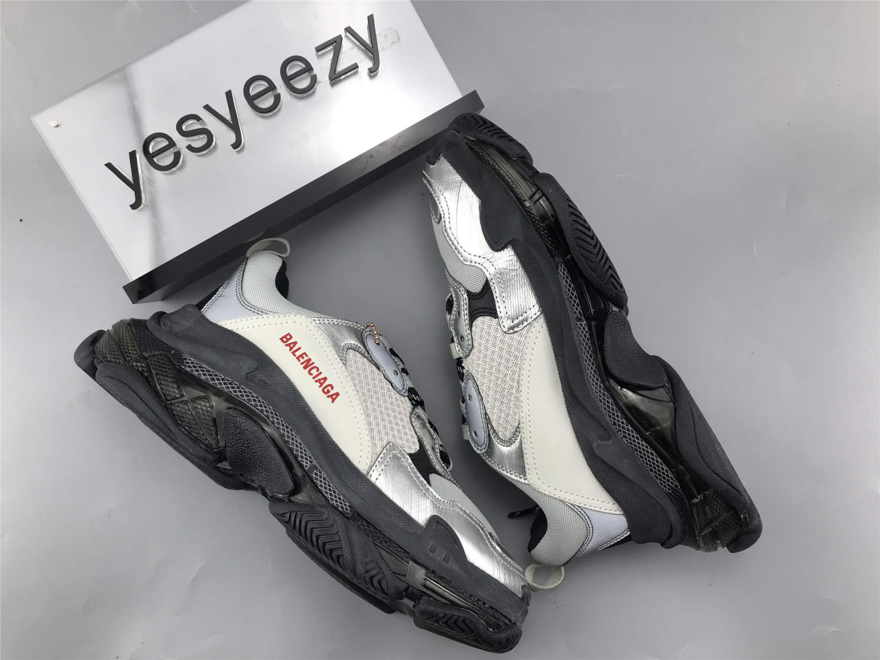 UA TRIPLE S SNEAKER BLACK AND SLIVER