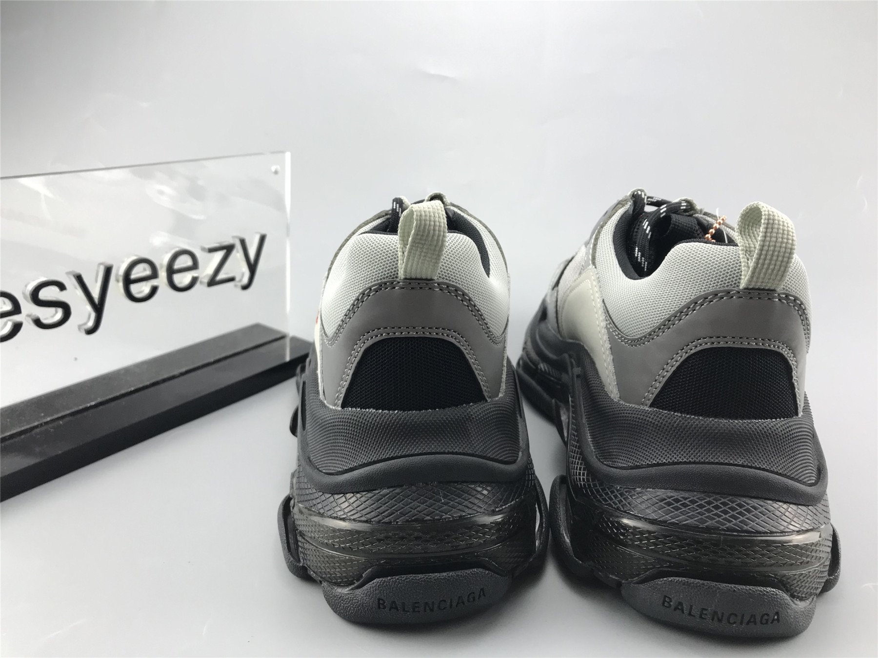 UA TRIPLE S SNEAKER BLACK AND SLIVER