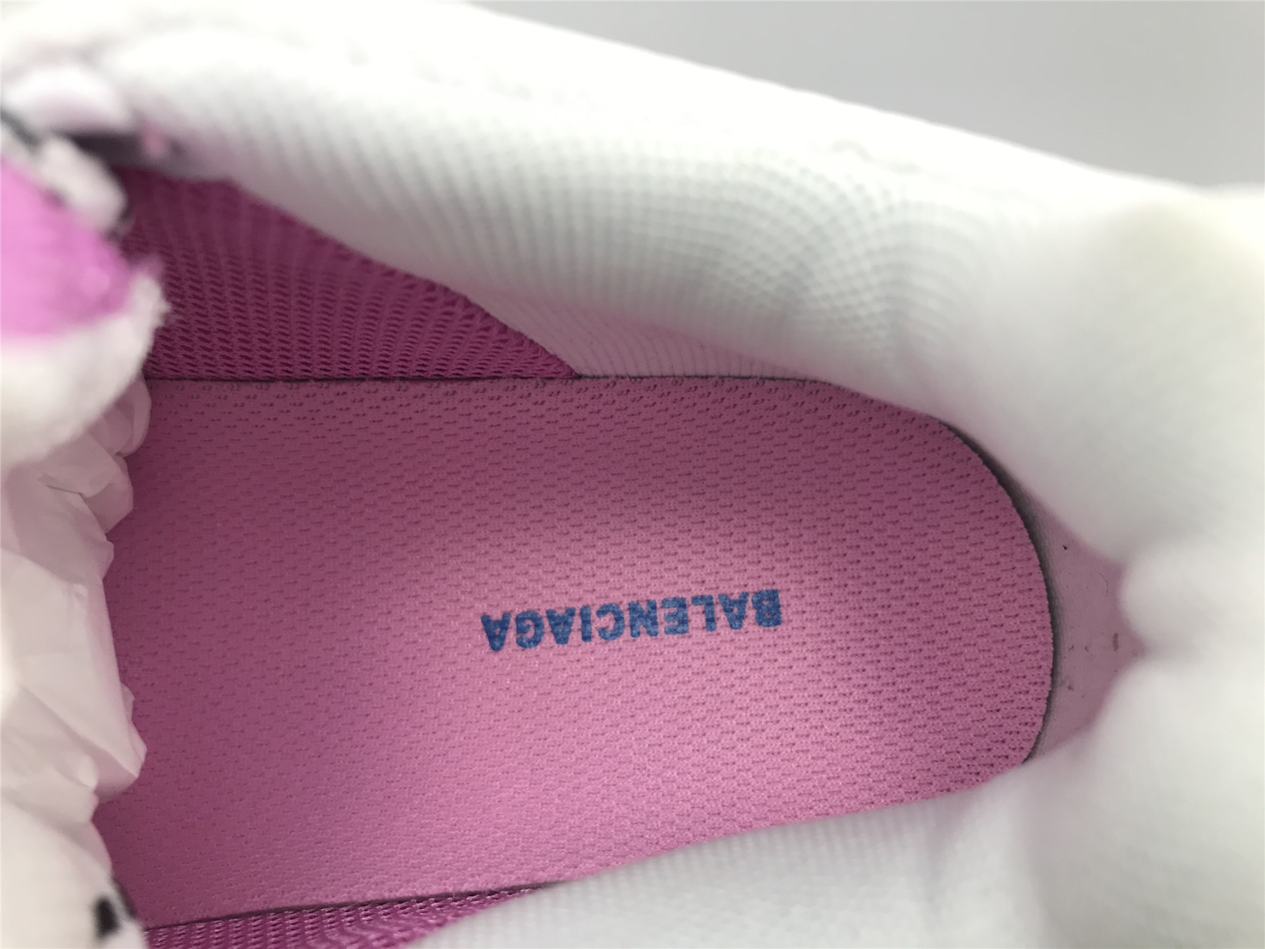 UA TRIPLE S CLEAR SOLE SNEAKER WHITE AND PINK