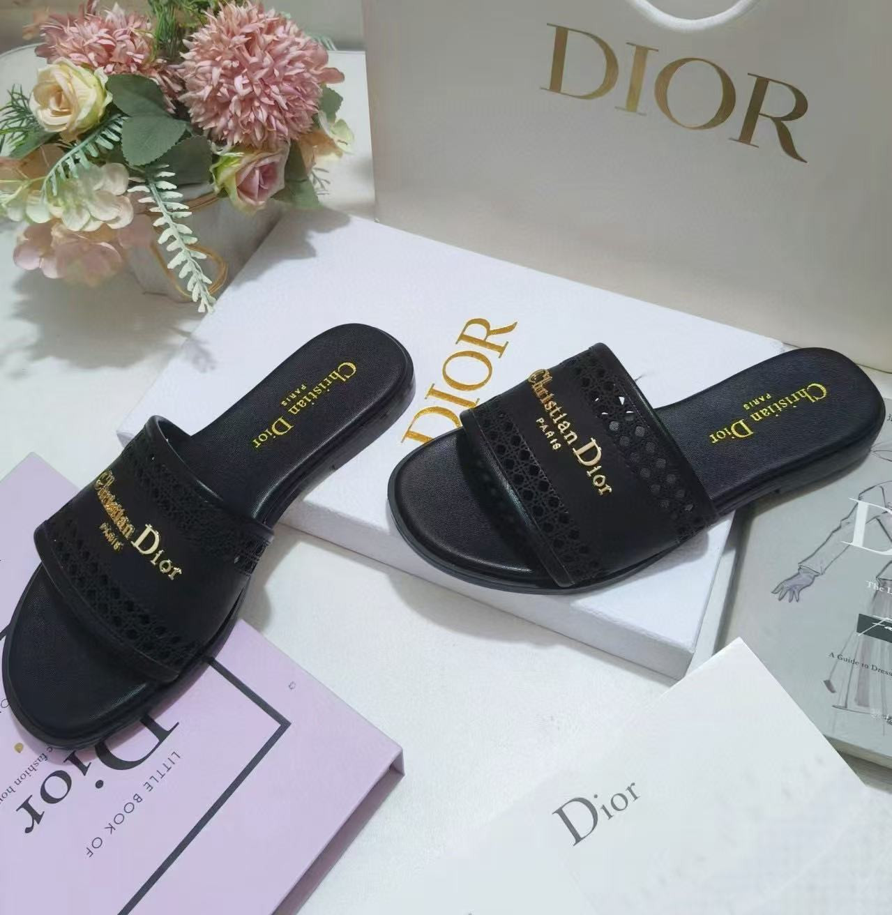 UA D10r D-Lane Slide Black Calfskin with Openwork Microcannage Motif
