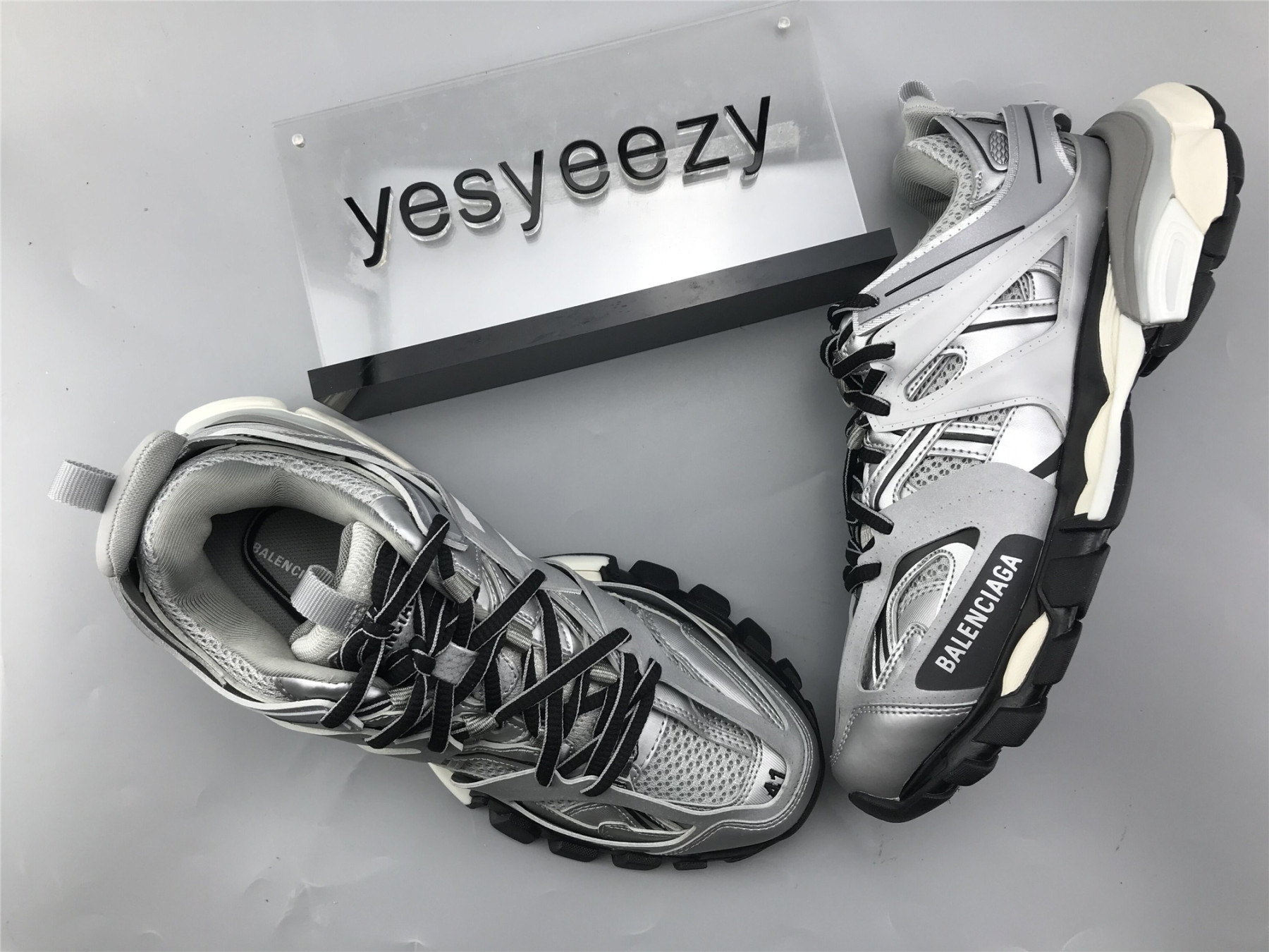 UA TRACK SNEAKER IN BLACK AND SILVER MESH AND NYLON