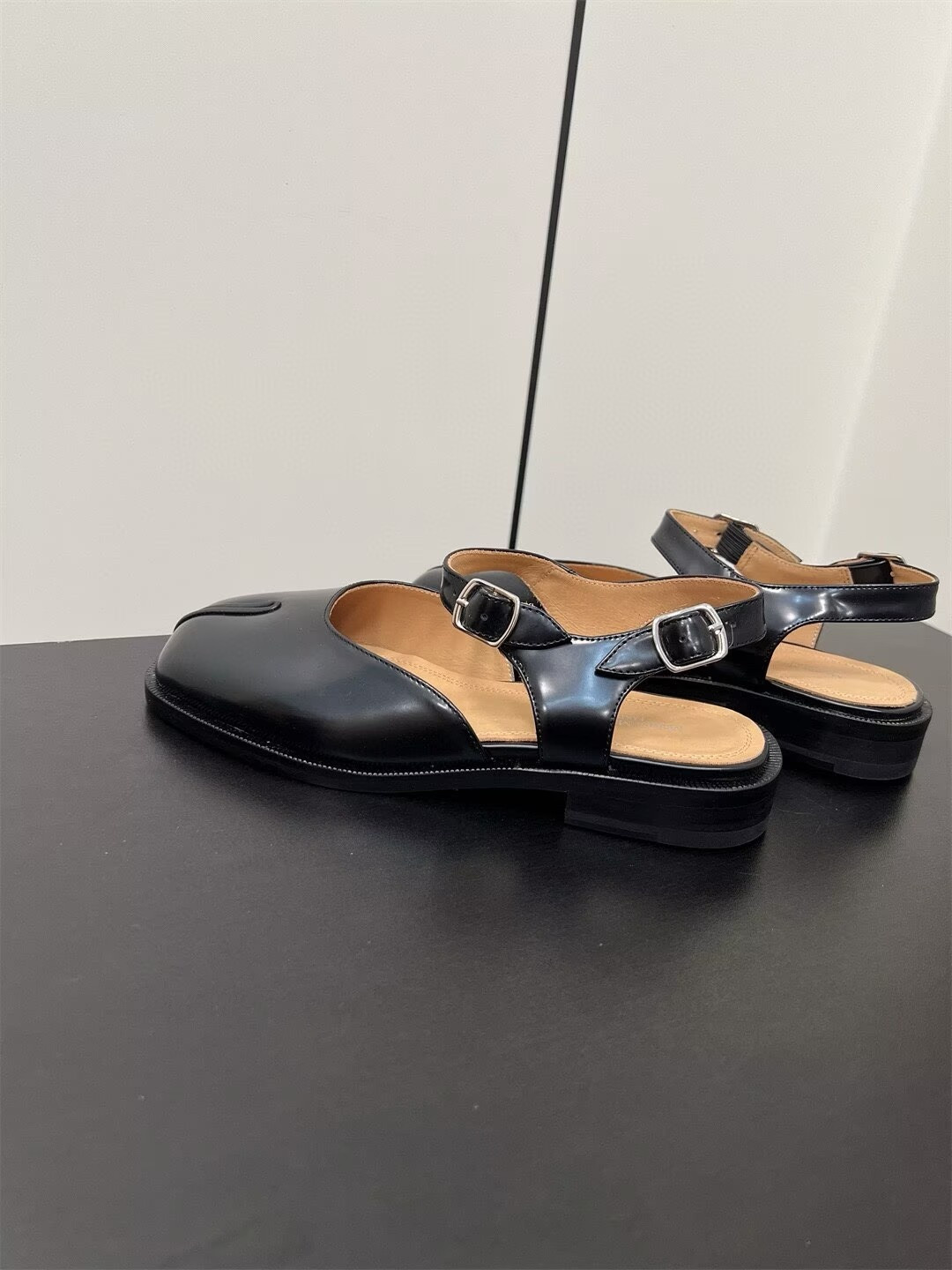 ua ma1s0n Marg*e1a tabi sandals