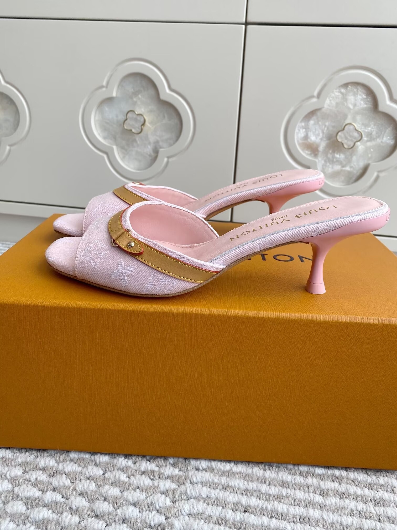 UA LV 6AM Mule