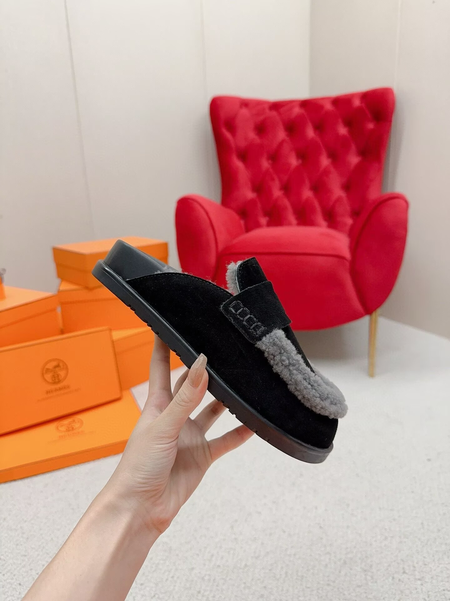UA H**me5 Chypre sandal