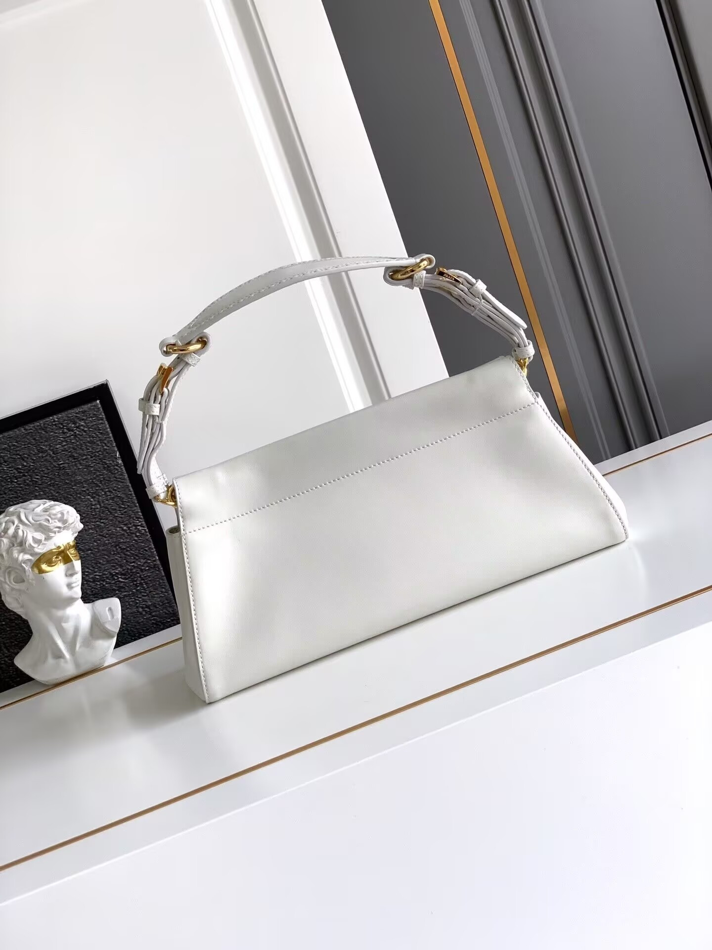 Pra*a Enchaîné Medium Leather Bag 15.5x32.5x11cm