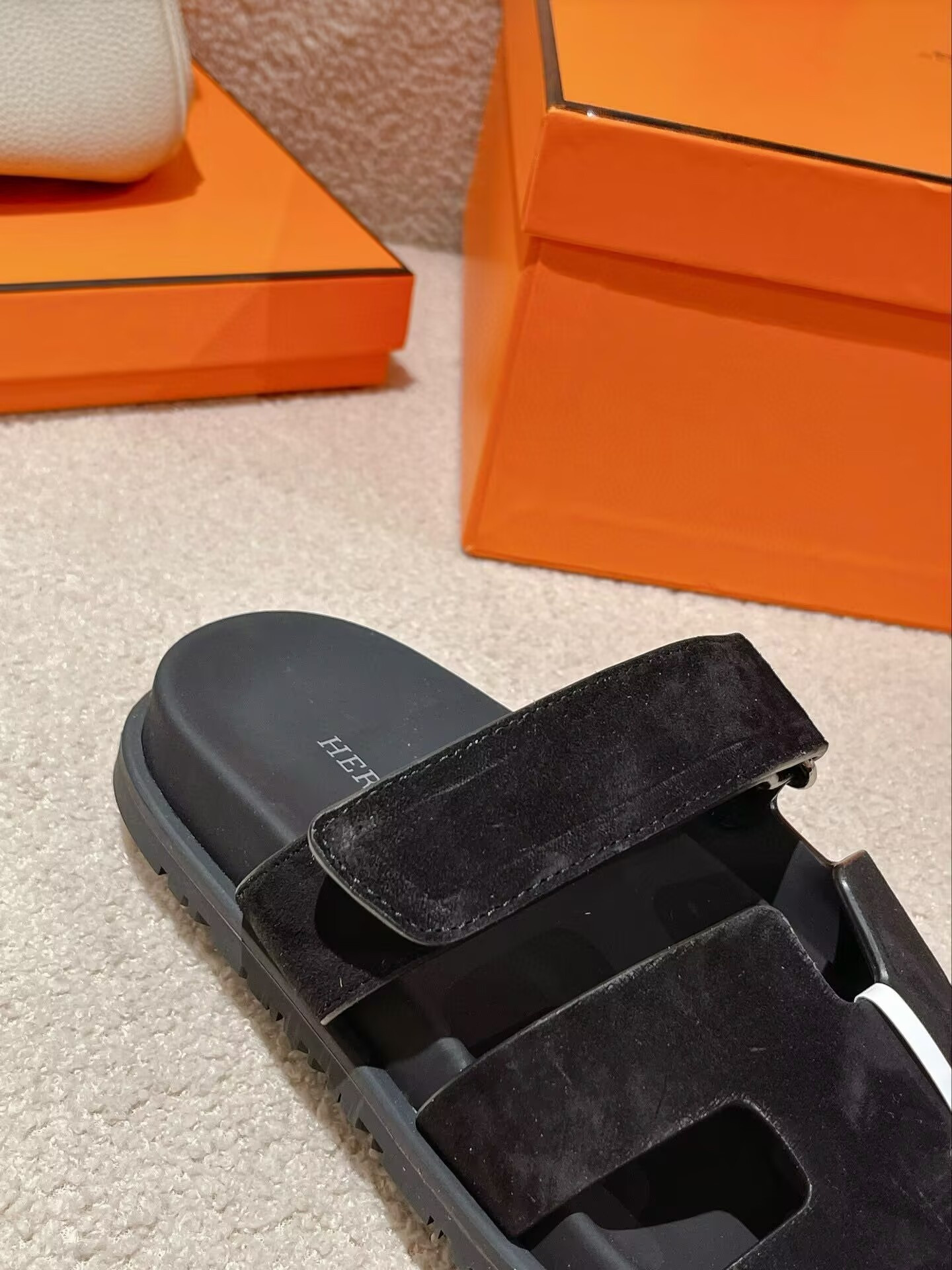 UA H**me5 Chypre Sandal
