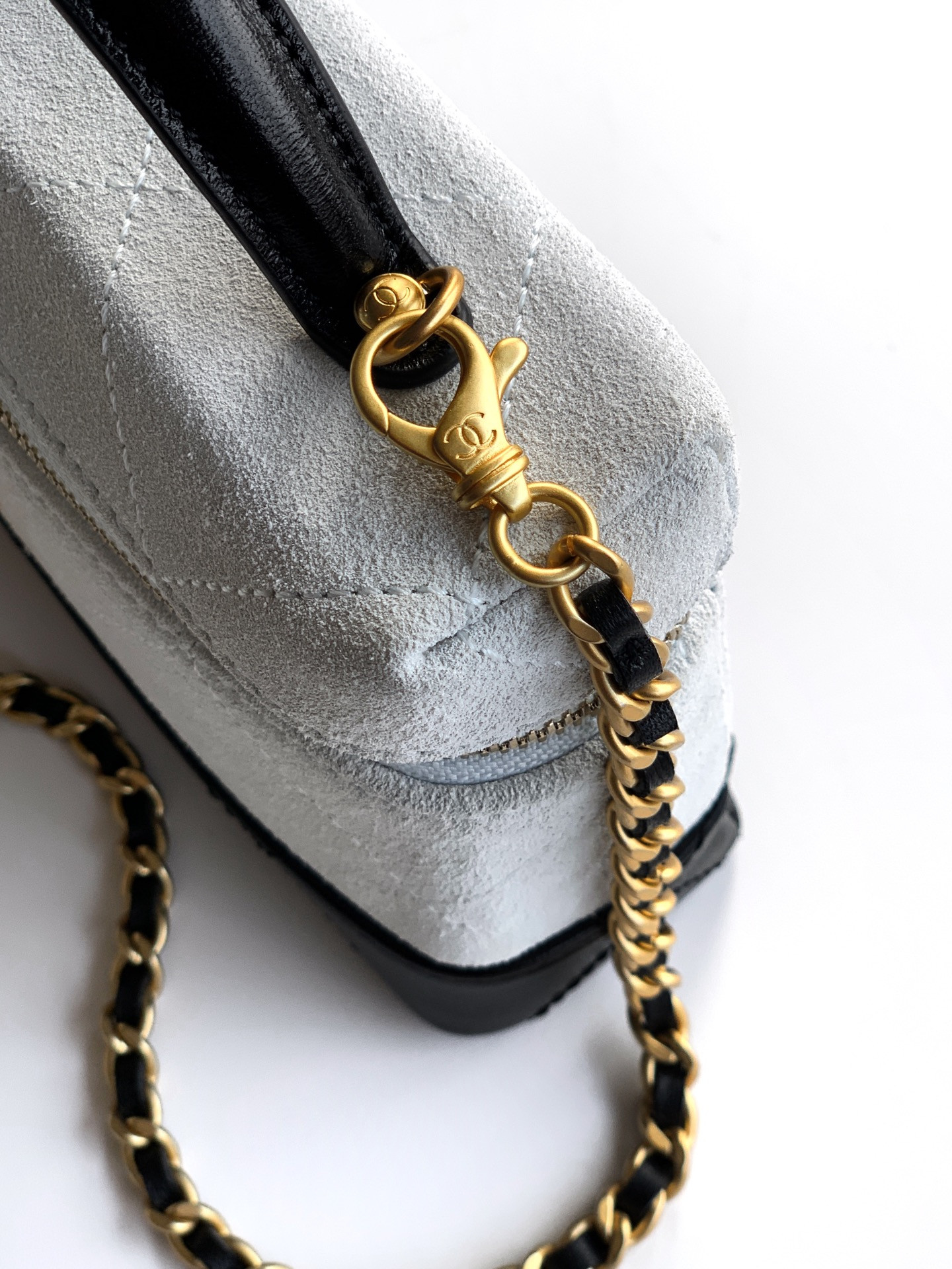 Ch**el vanity with chain ap5186 17x19.5x5cm