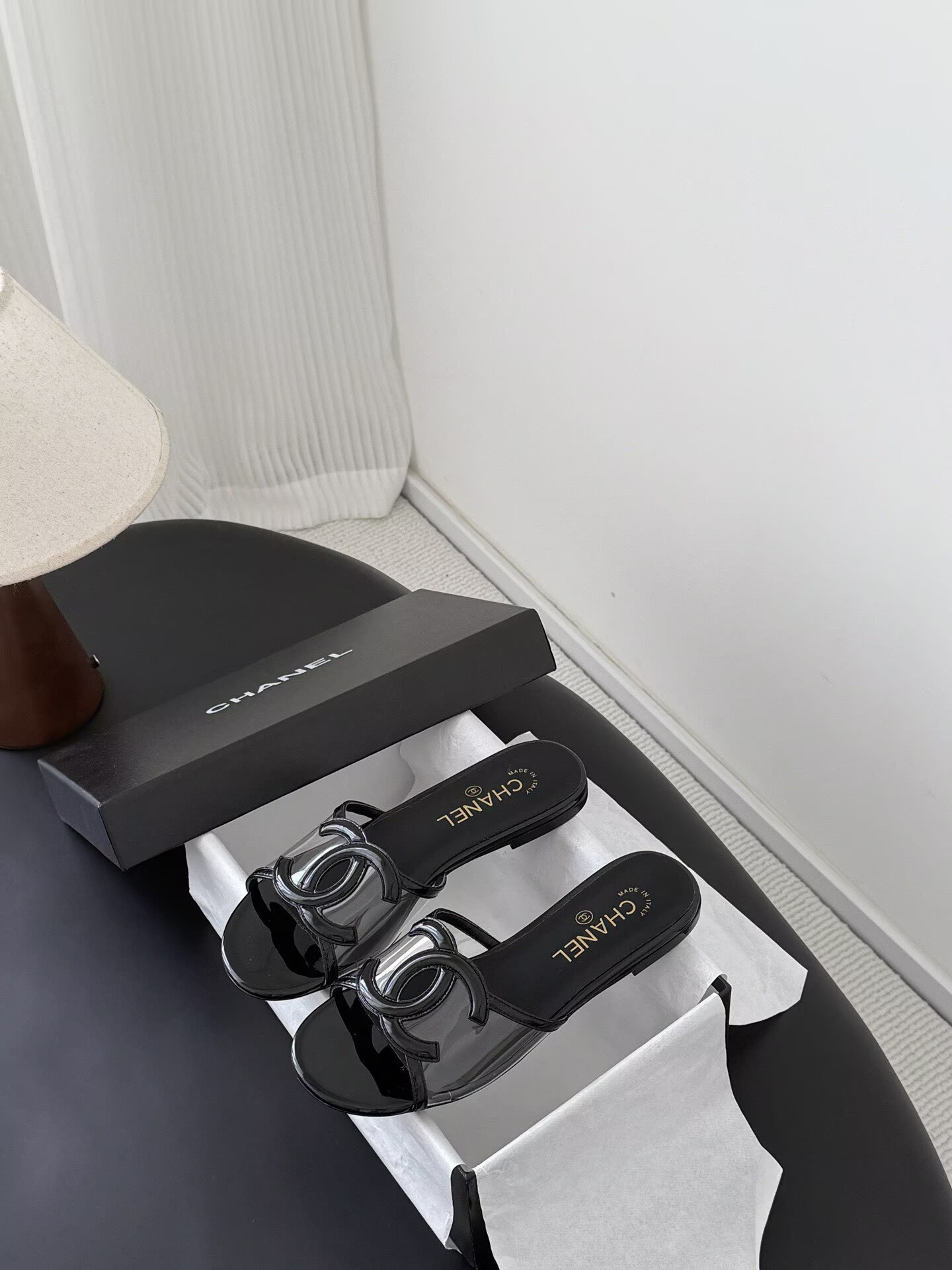 ua Ch**el sandals