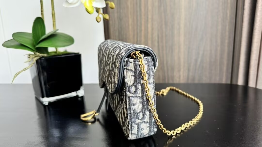D10r Medium Saddle Pouch with Chain 21.5x13.5x4.5cm