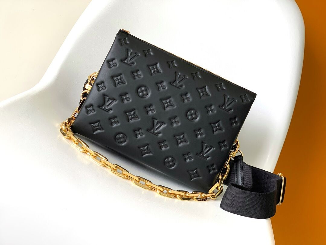 LV Coussin PM M21260 26x20x12cm