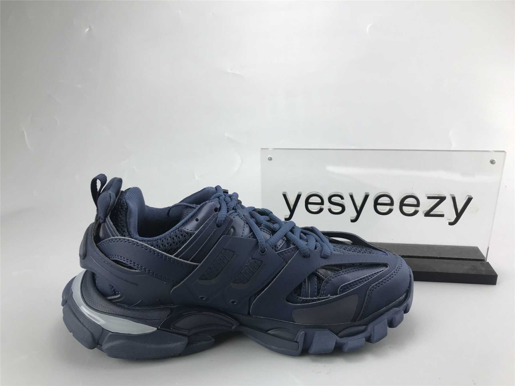UA TRACK TRAINER DARK NAVY WITH LED LIGHTS