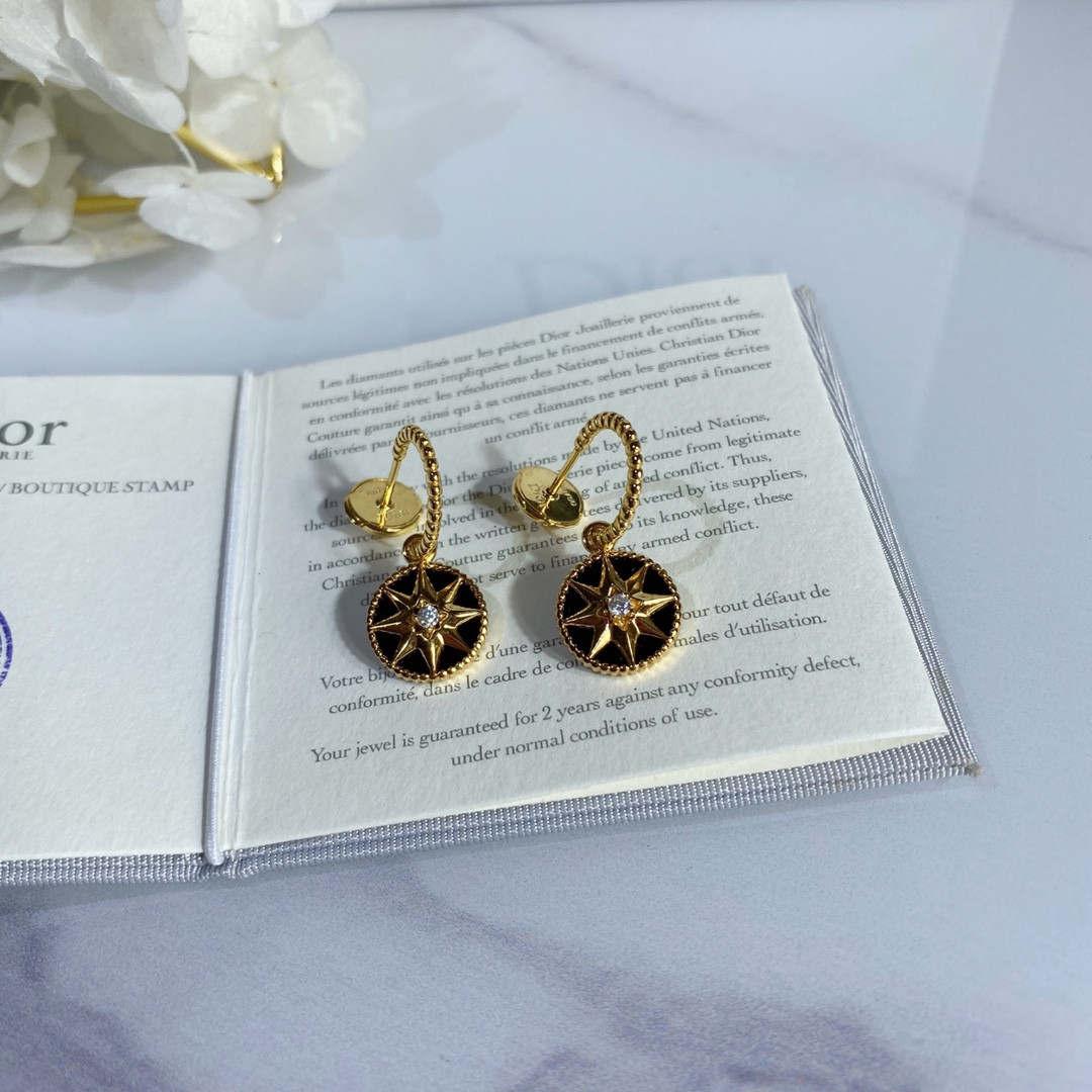 D10r Eight-pointed star Stud Earrings