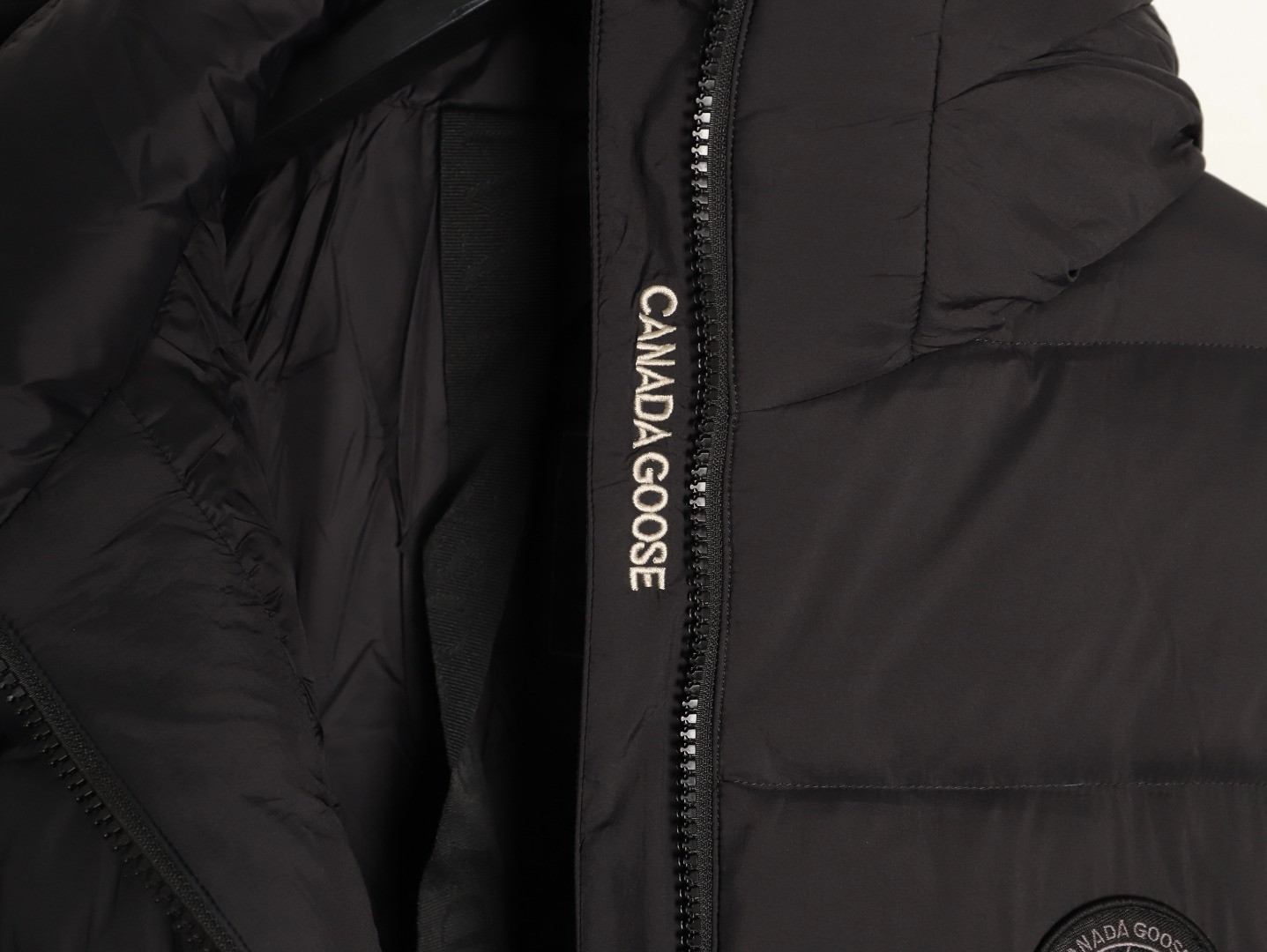 Can*a G00se short puffer jacket