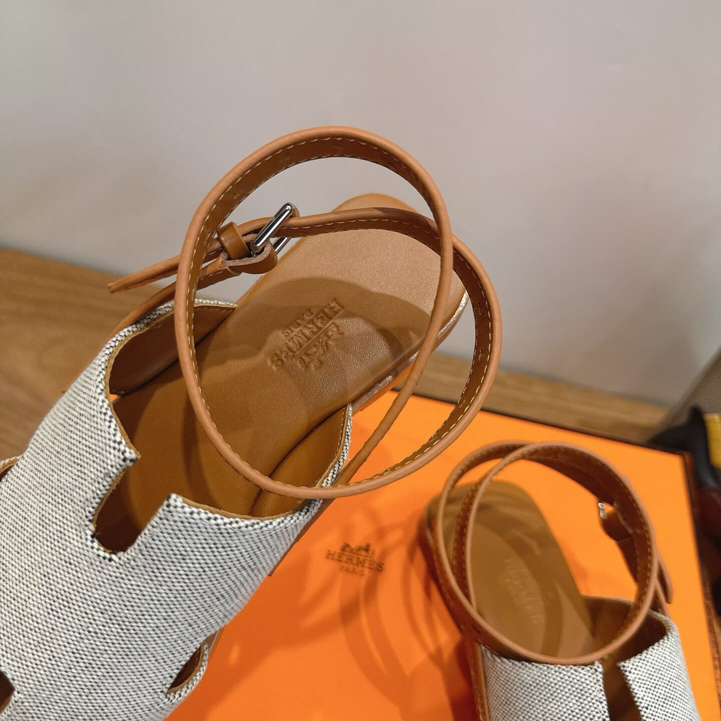 ua H**me5 maya sandal