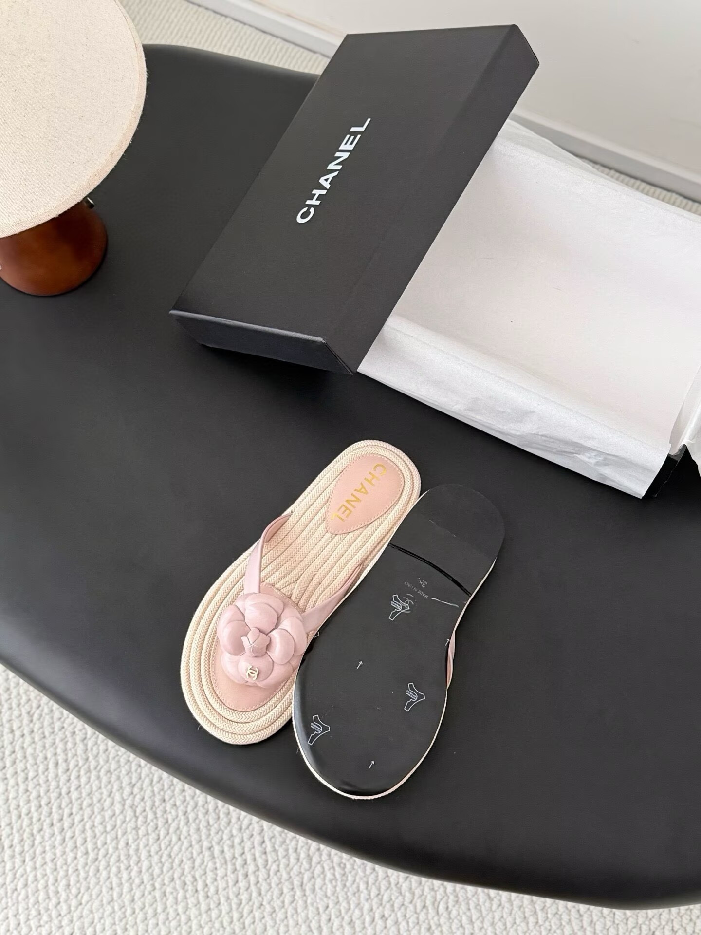 ua Ch**el thongs slides