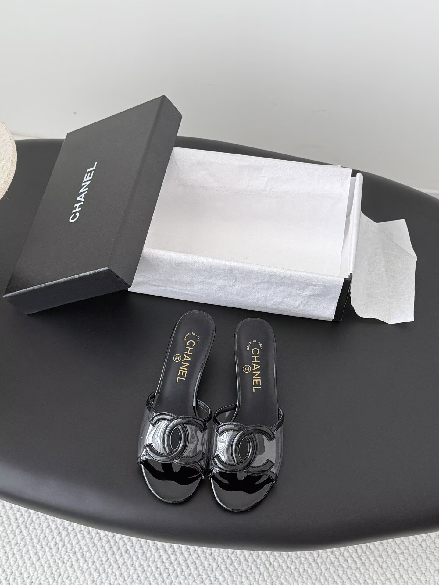 ua Ch**el sandals 4.5cm heel