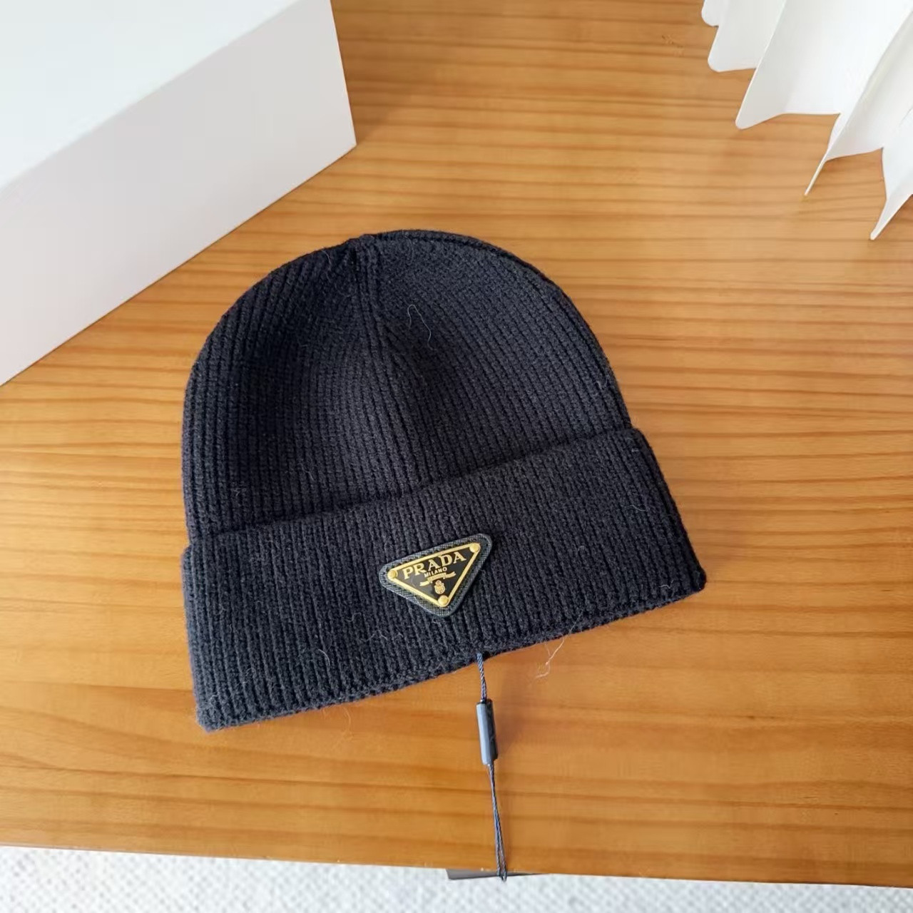 Pra*a knit hat