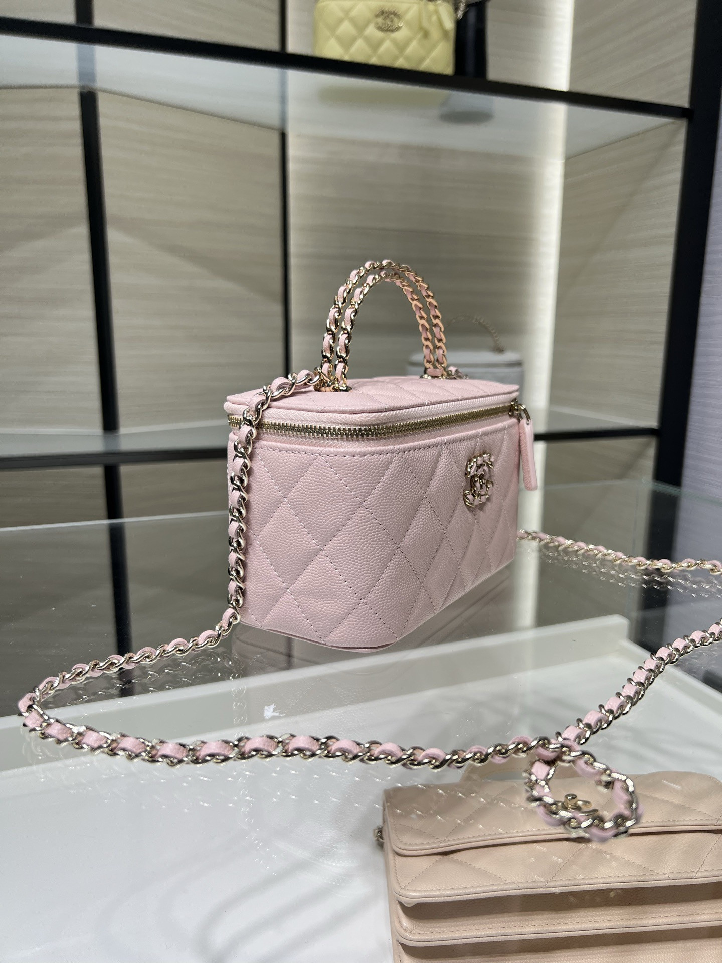Ch**el vanity with chain ap5182 9.5x17x8cm