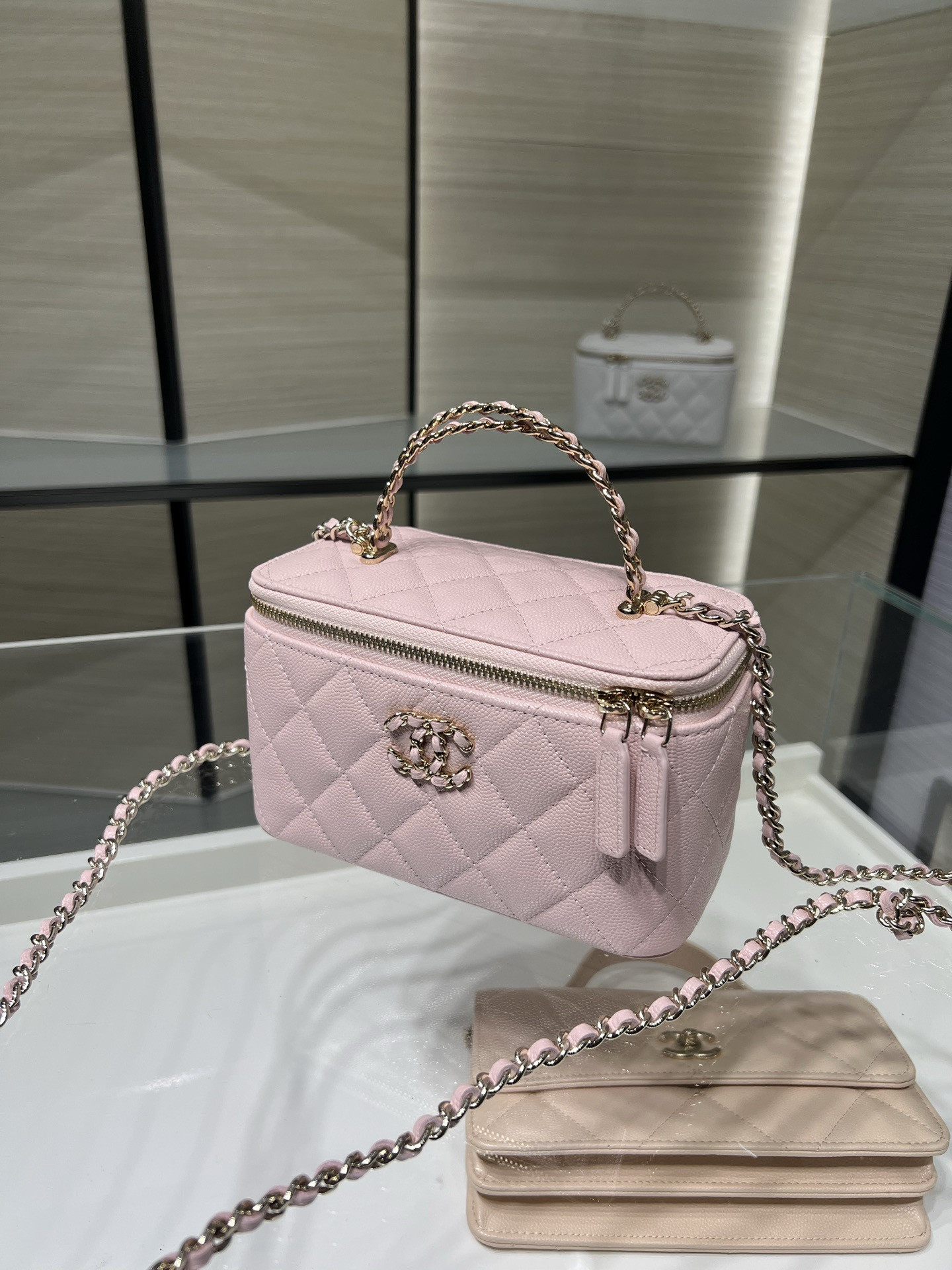 Ch**el vanity with chain ap5182 9.5x17x8cm