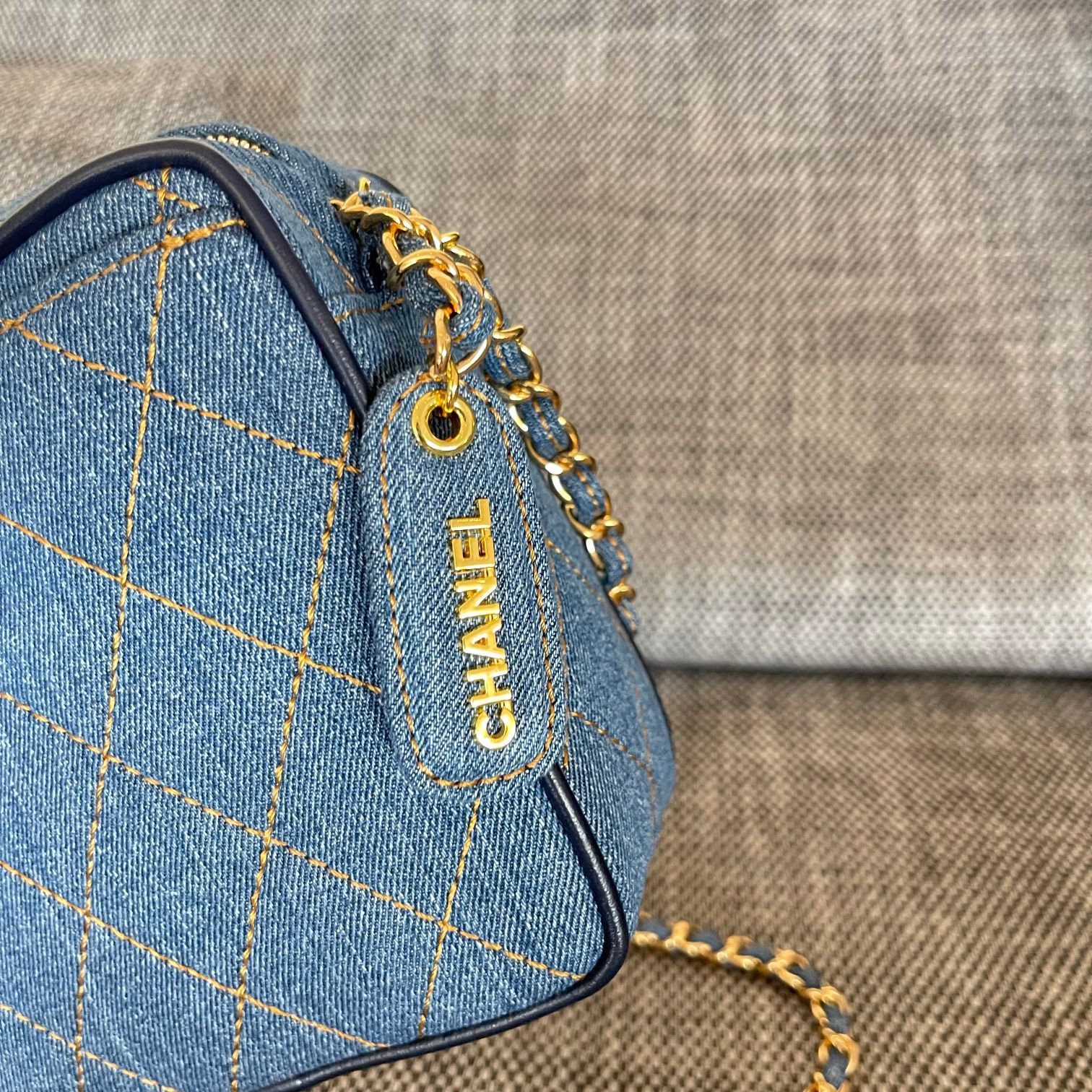 ch**el De*1m quilted bag 17.5x15.5x6.5cm