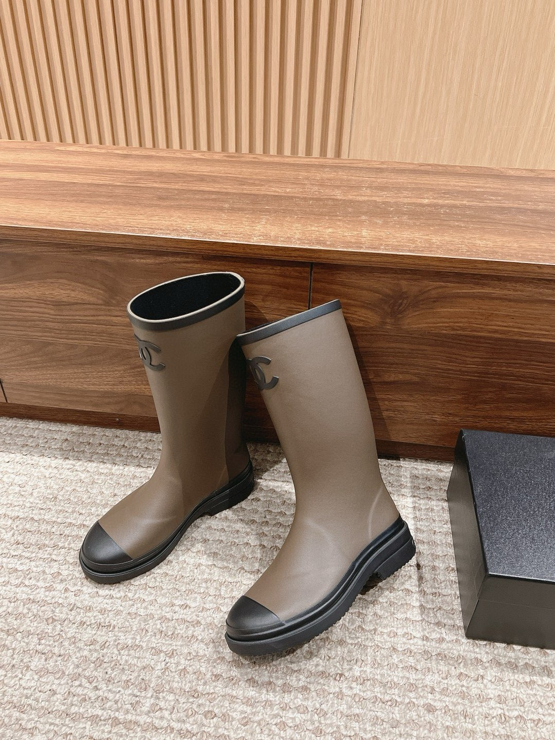 ua Ch**el boots (7-10 days production time)