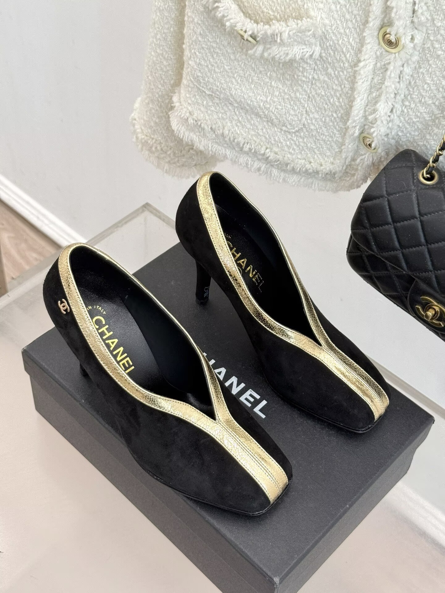 ua Ch**el pumps