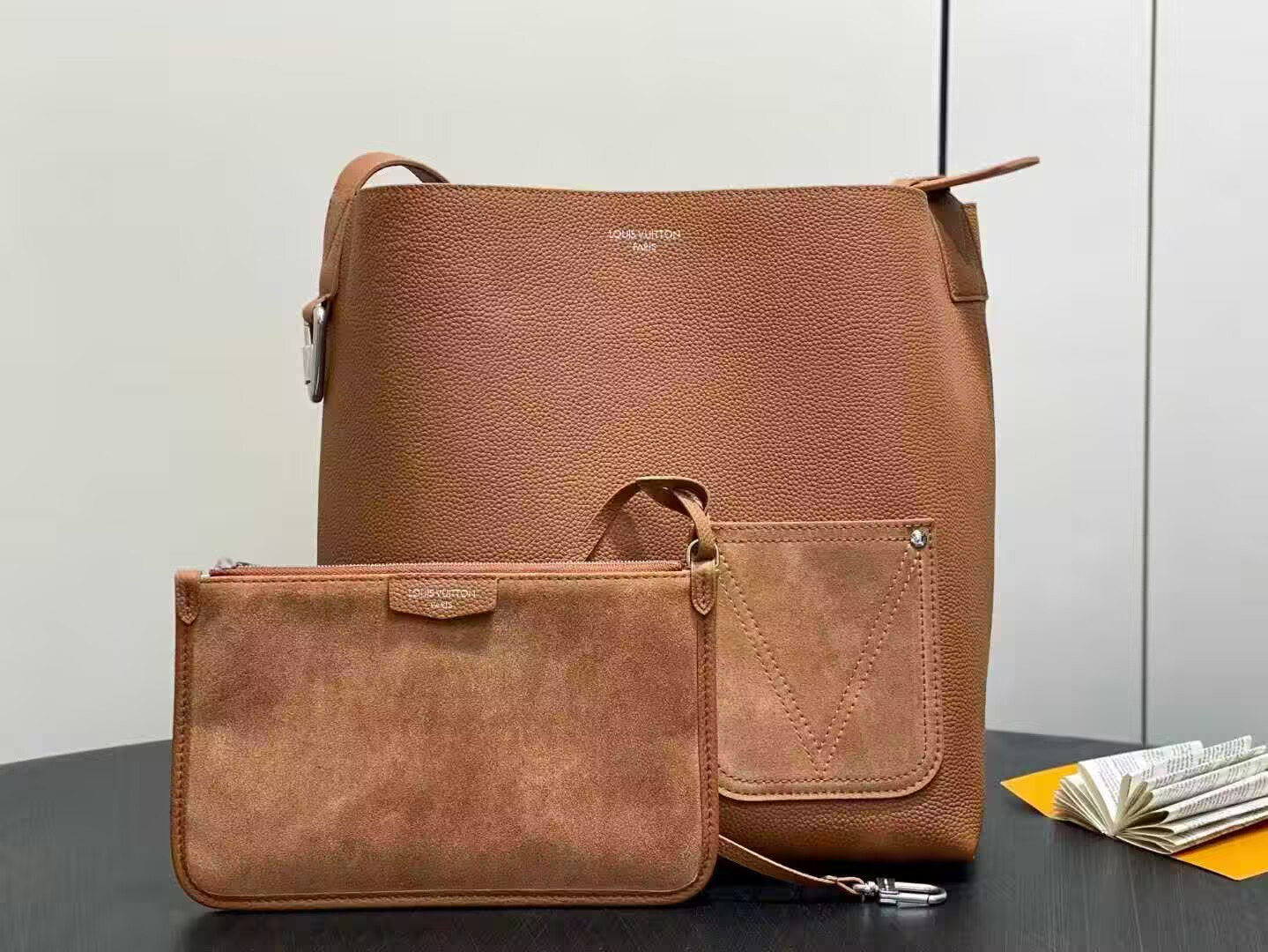 LV Verso Hobo M26745 33 x 15.5 x 30cm