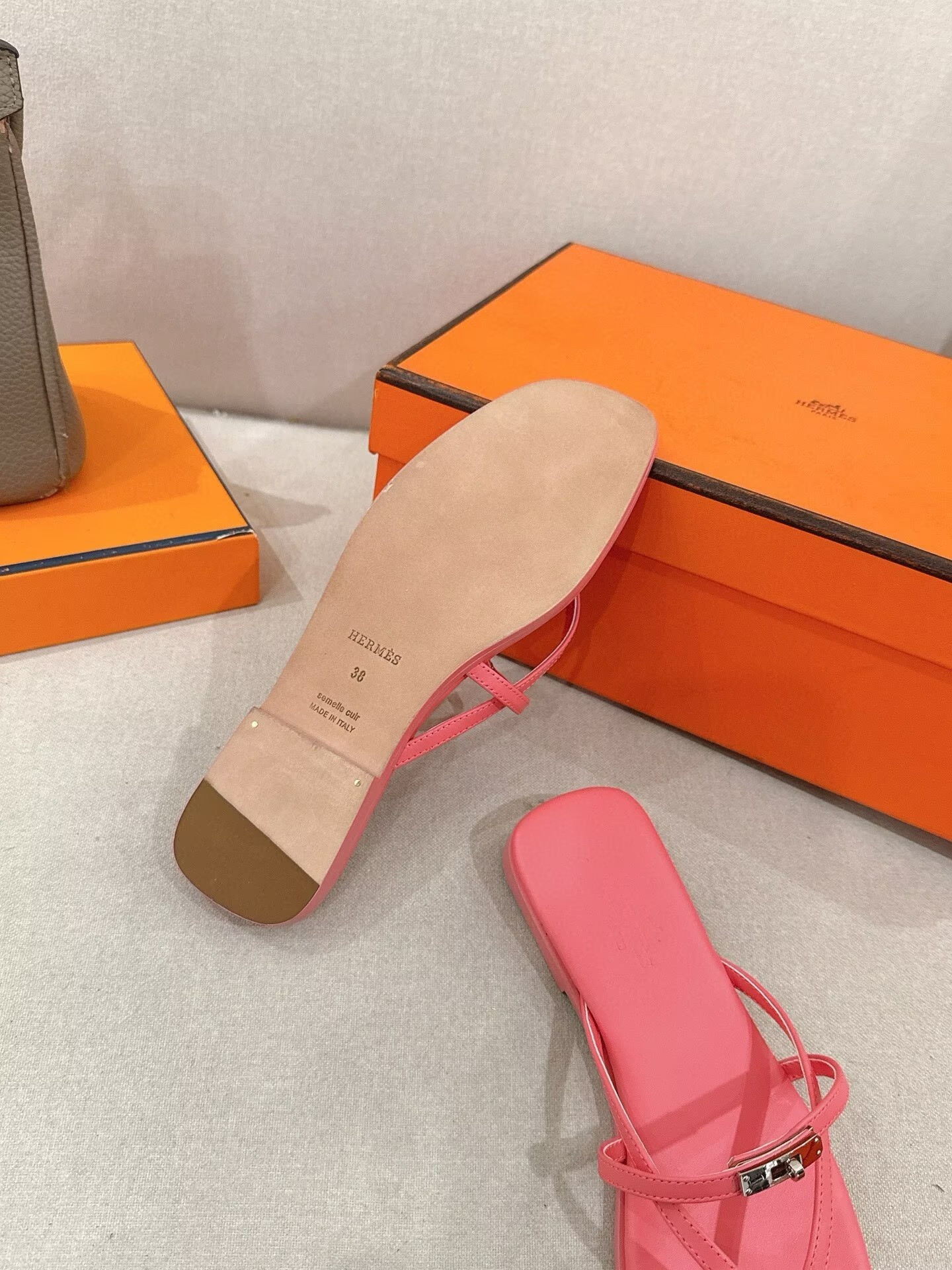ua H**me5 miss sandals