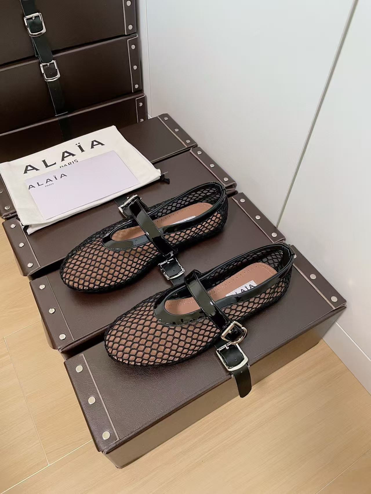 UA A1a1a BALLET FLATS IN FISHNET