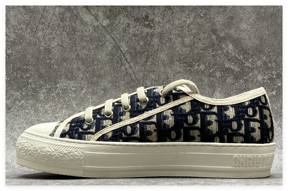 UA D10r Walk