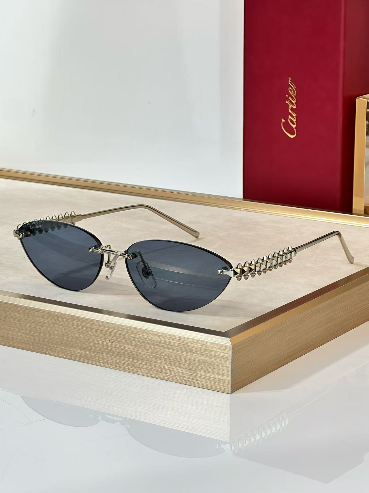 Ca*t1er glasses
