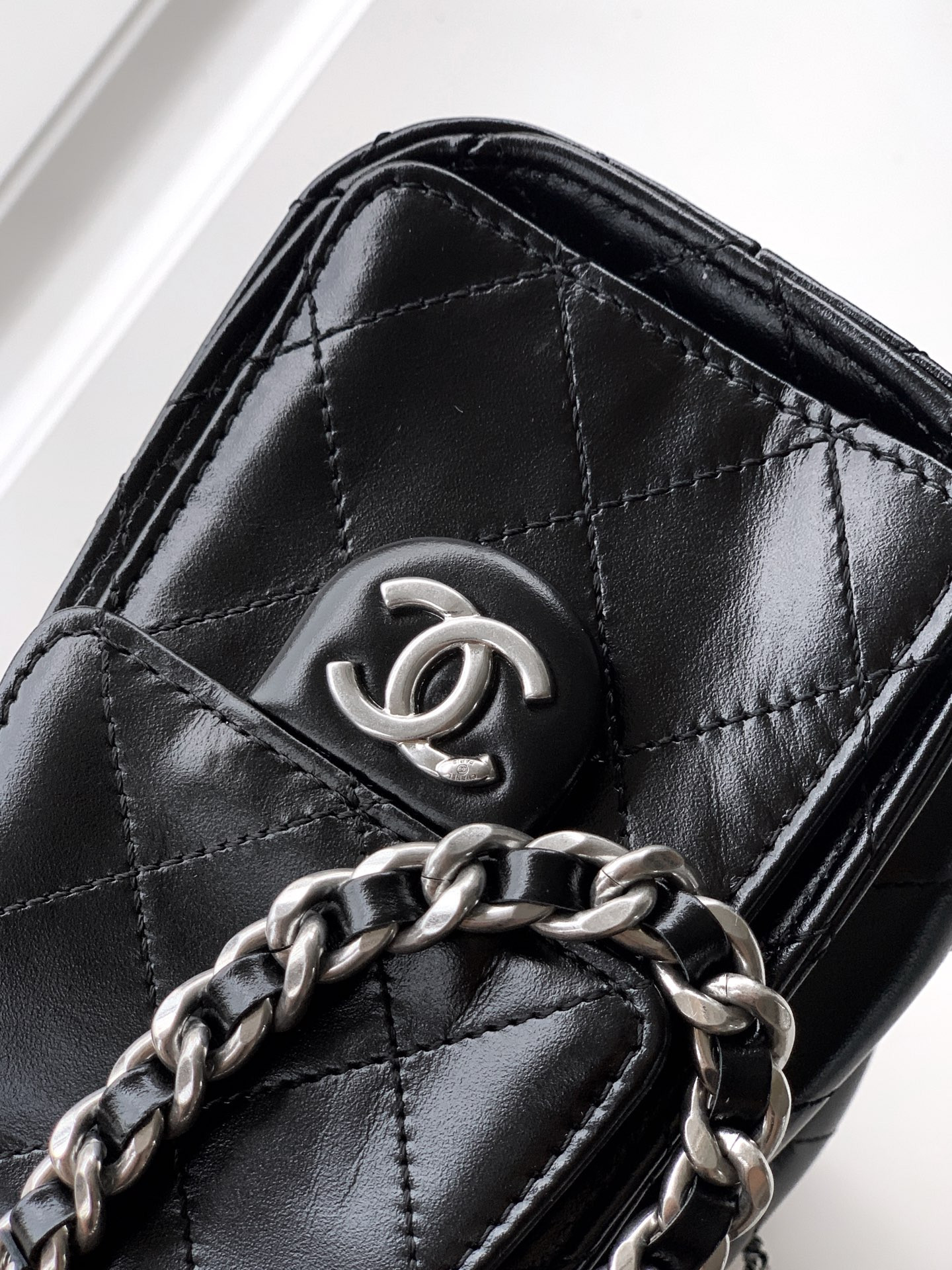 Ch**el 25c bucket bag oil wax leather 20x22x12.5cm