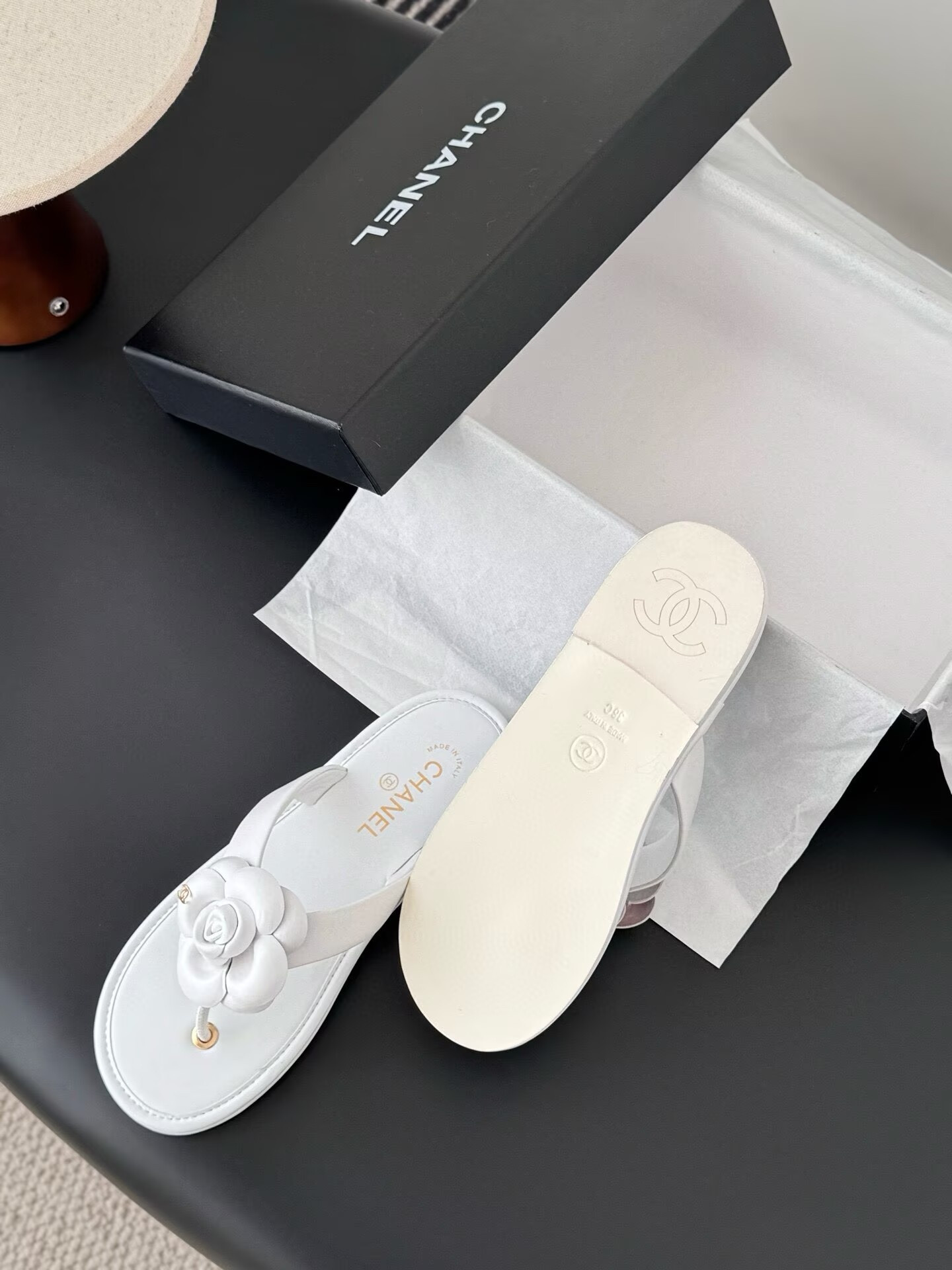 ua Ch**el thongs slides