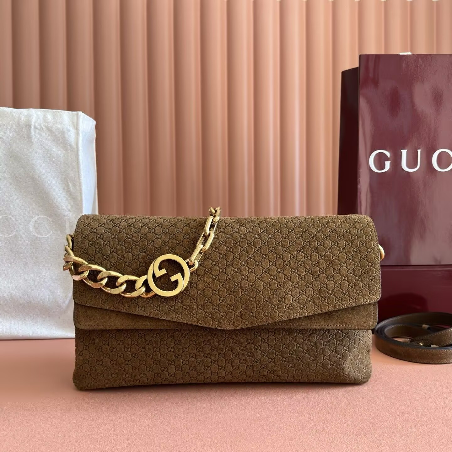 Gvc*1 large shoulder bag with chain 36x19.5x9.5cm