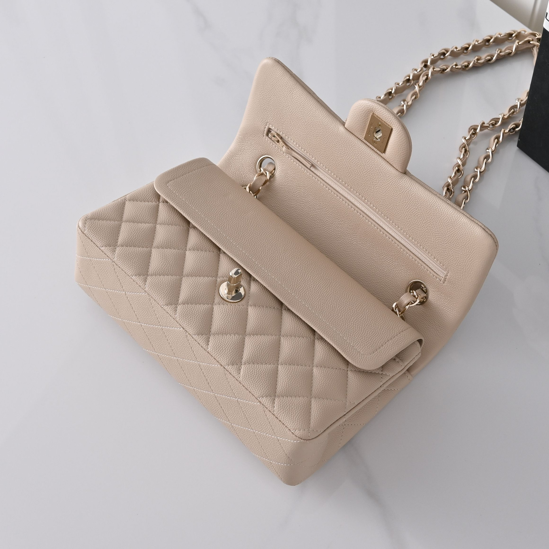 Ch**el classic flap handbag milky tea with light gold hardware and caviar leather a01113 23x14.5x6cm