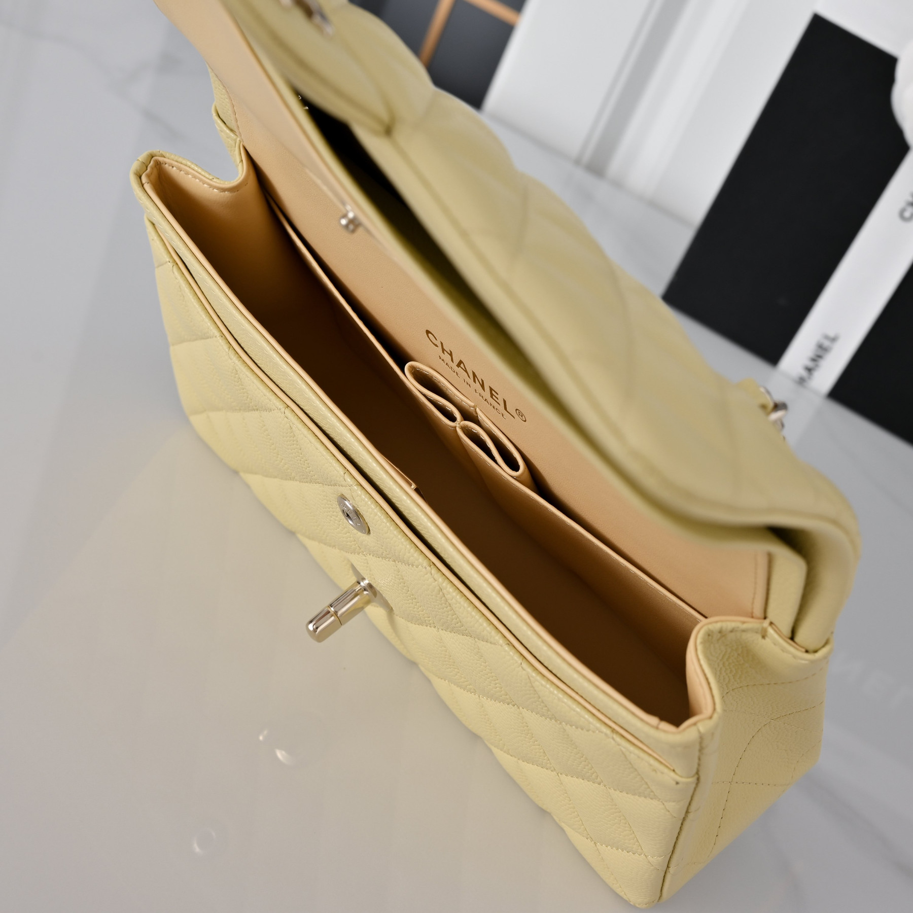 Ch**el classic flap handbag baby yellow with light gold hardware and caviar leather a01113 23x14.5x6cm