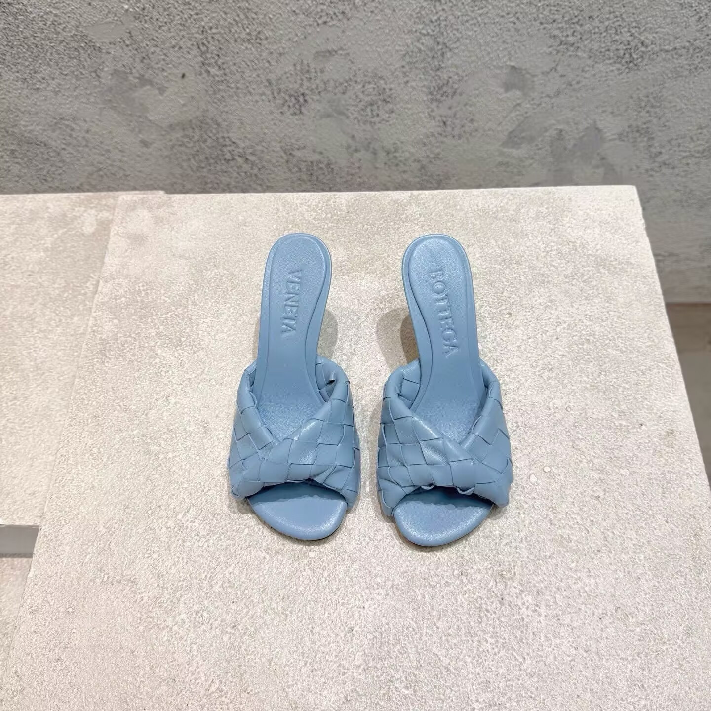 UA B0tt*ga Ven*ta Blink Slides