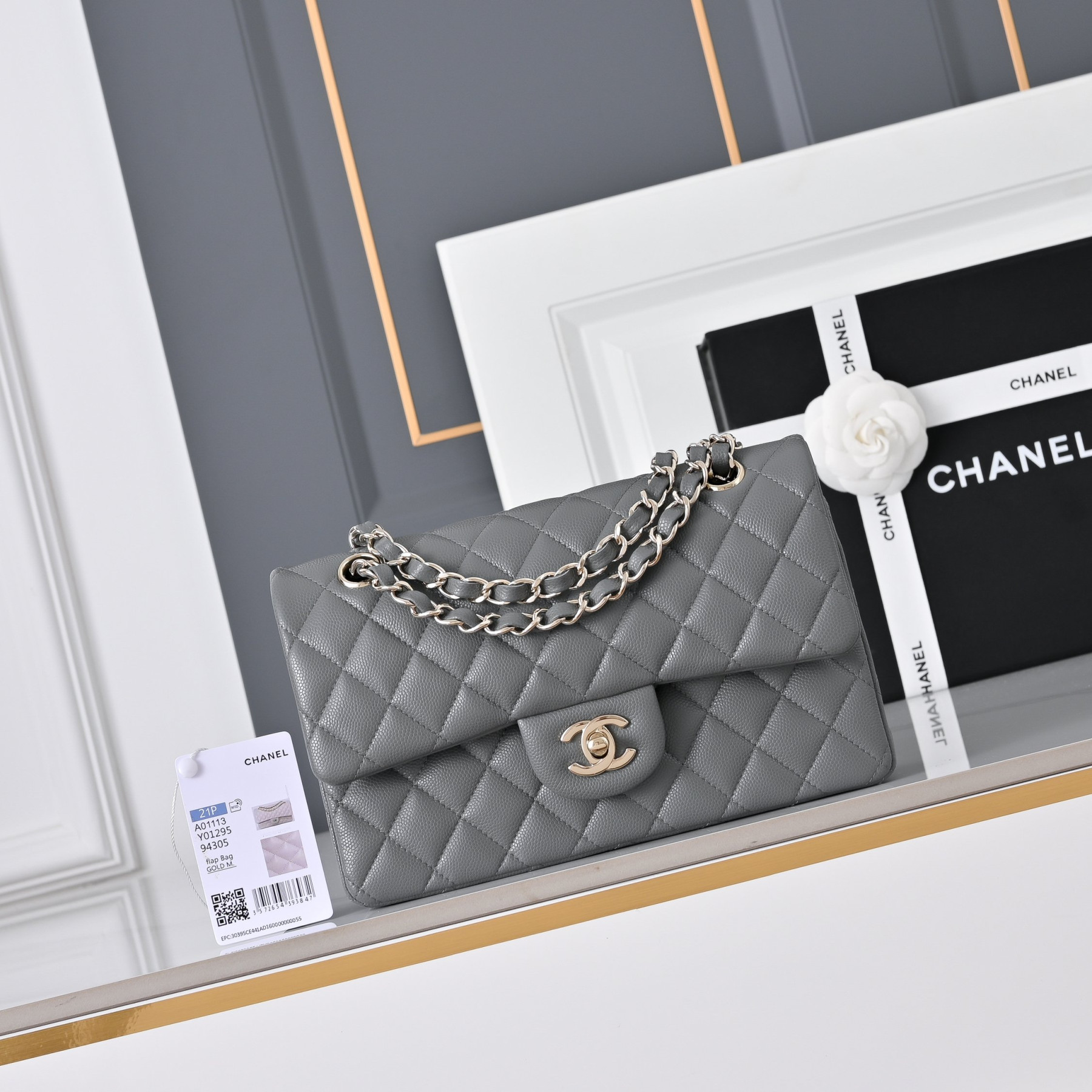 Ch**el classic flap handbag caviar leather and light gold-tone metal hardware a01113 23x14.5x6cm