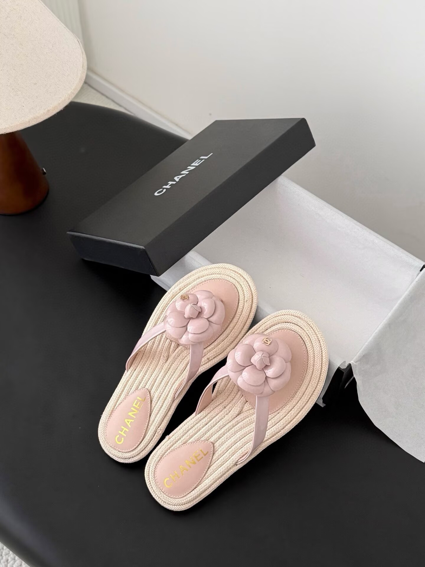 ua Ch**el thongs slides