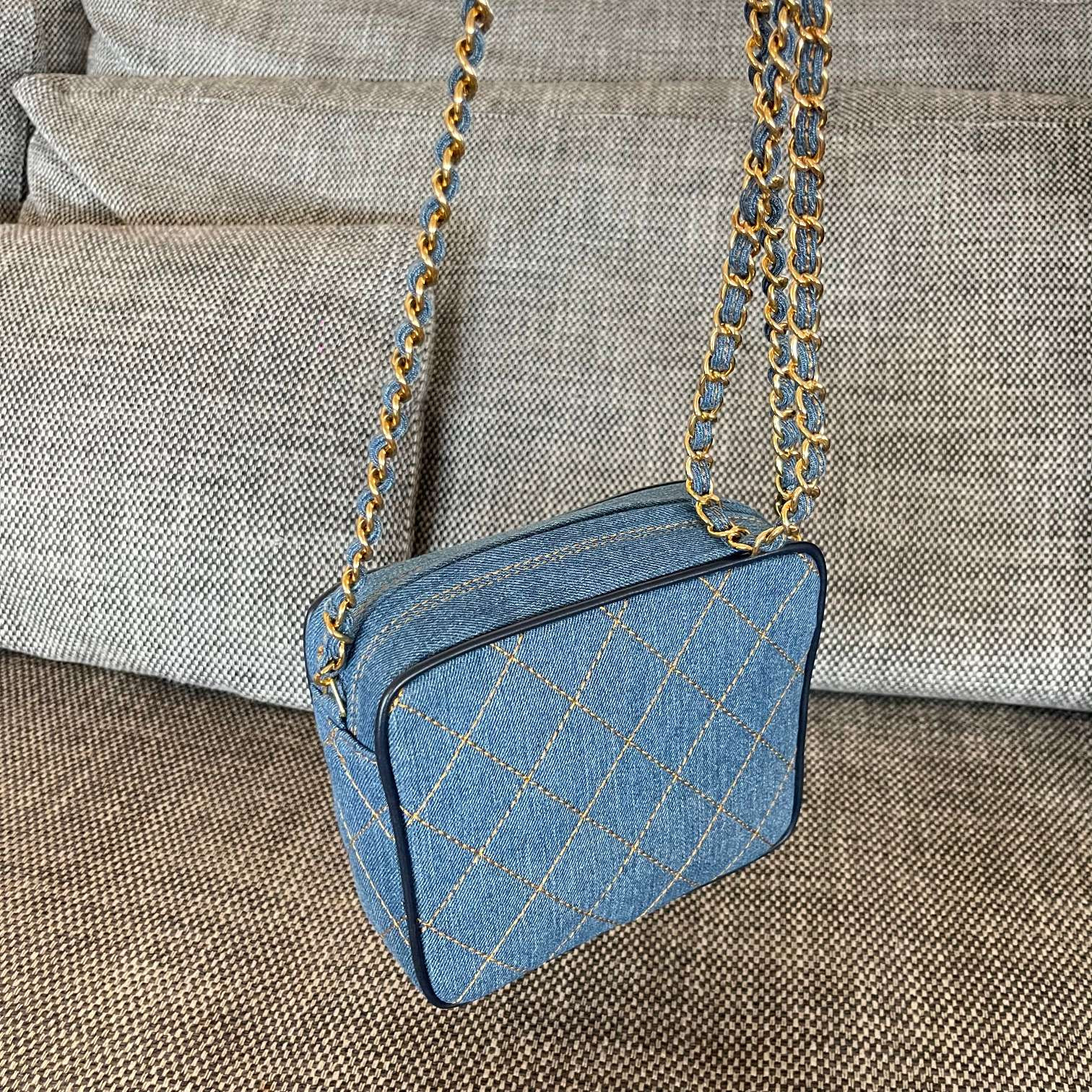 ch**el De*1m quilted bag 17.5x15.5x6.5cm