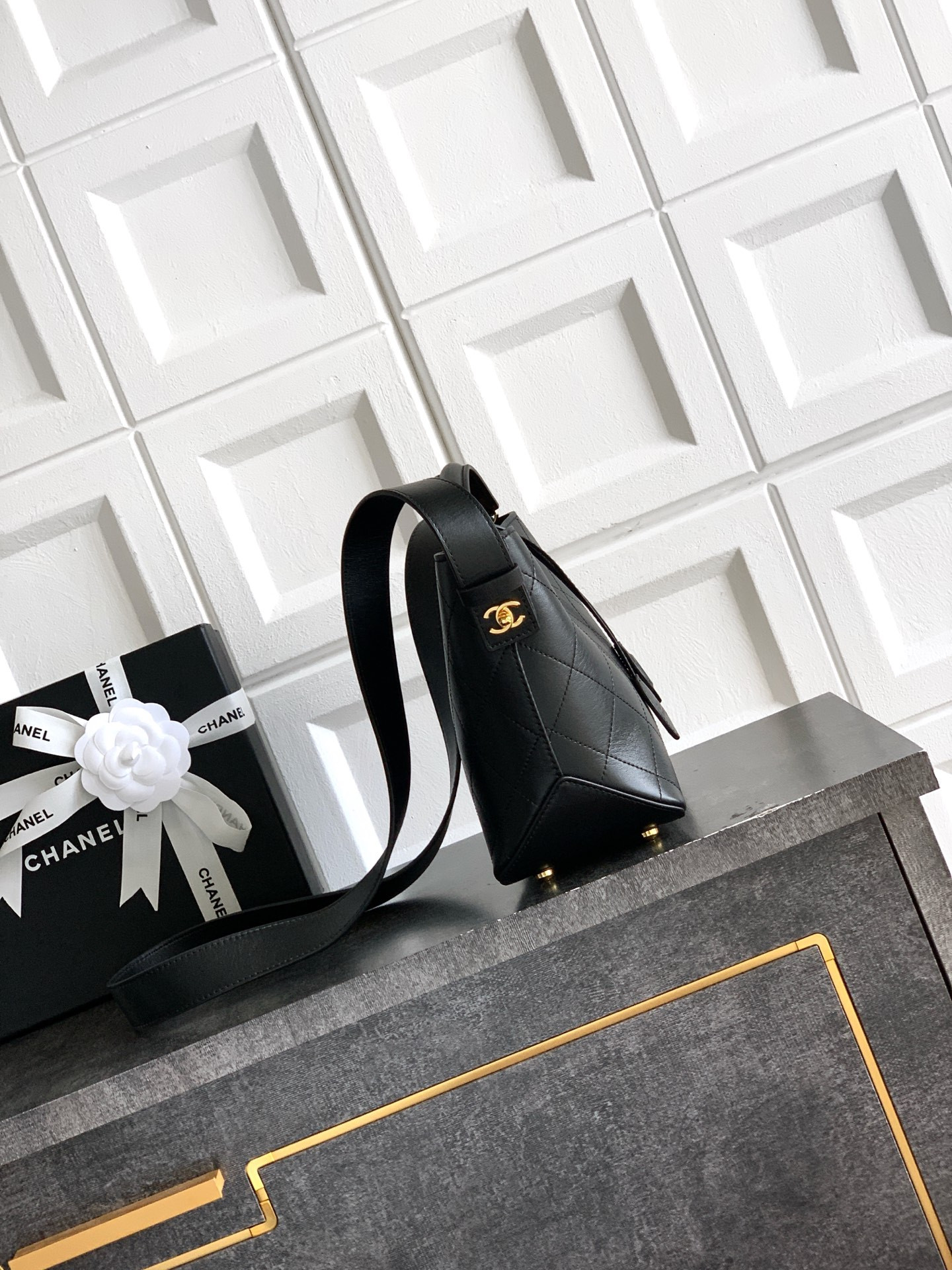 Ch**el bucket bag 20x11x18cm