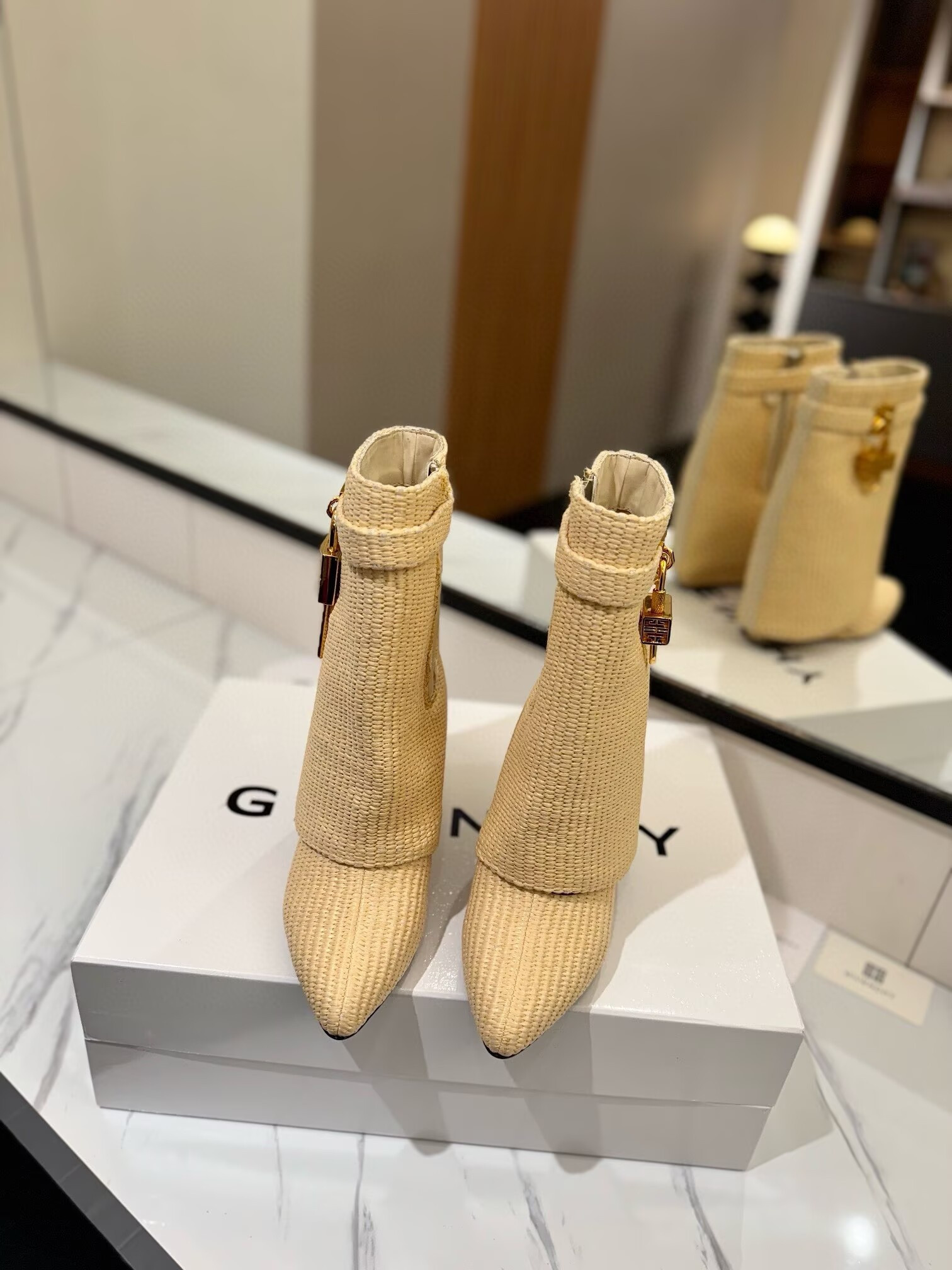 ua G1uenchy boots