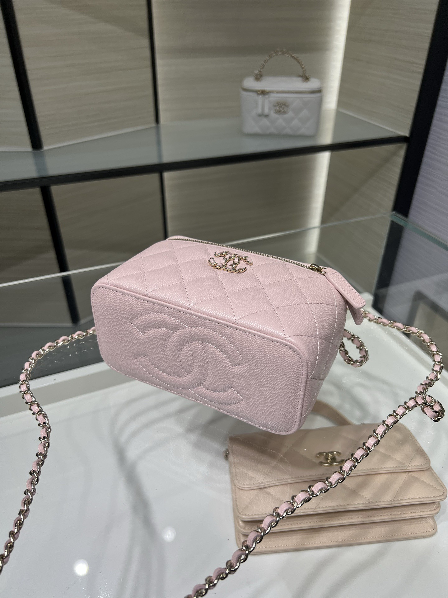 Ch**el vanity with chain ap5182 9.5x17x8cm