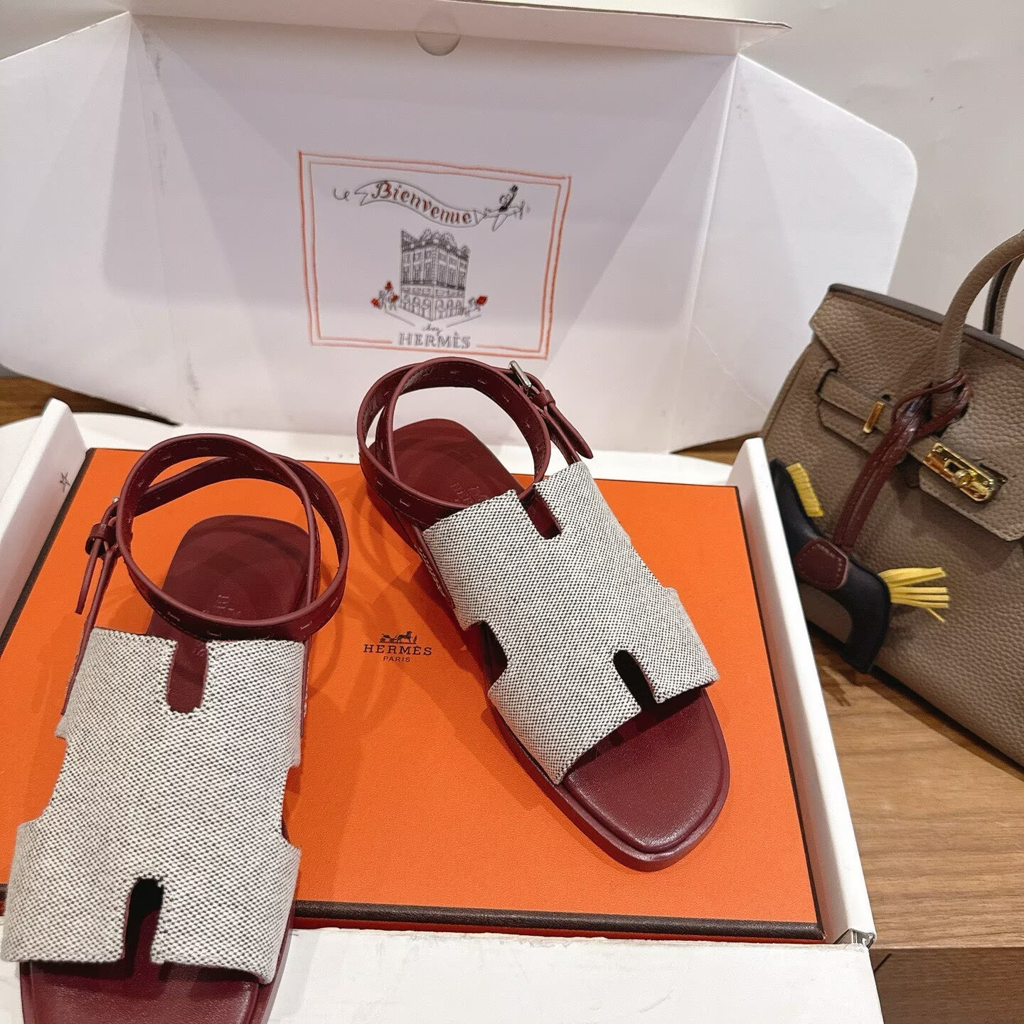 ua H**me5 maya sandal
