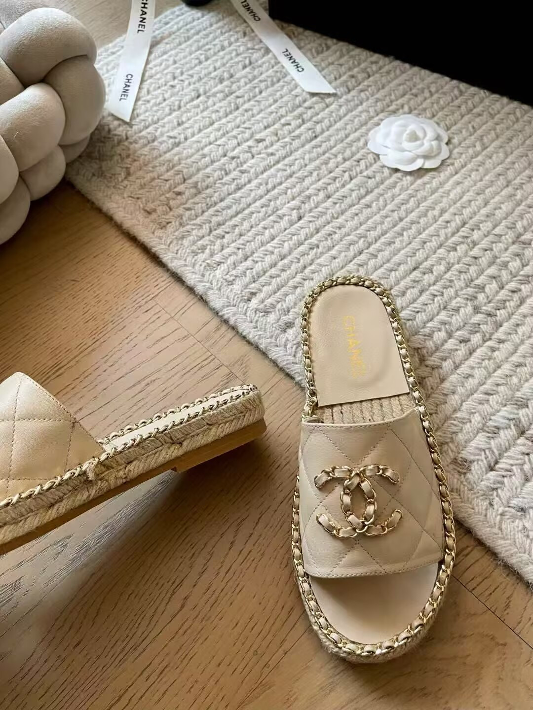 UA Ch**el Slides