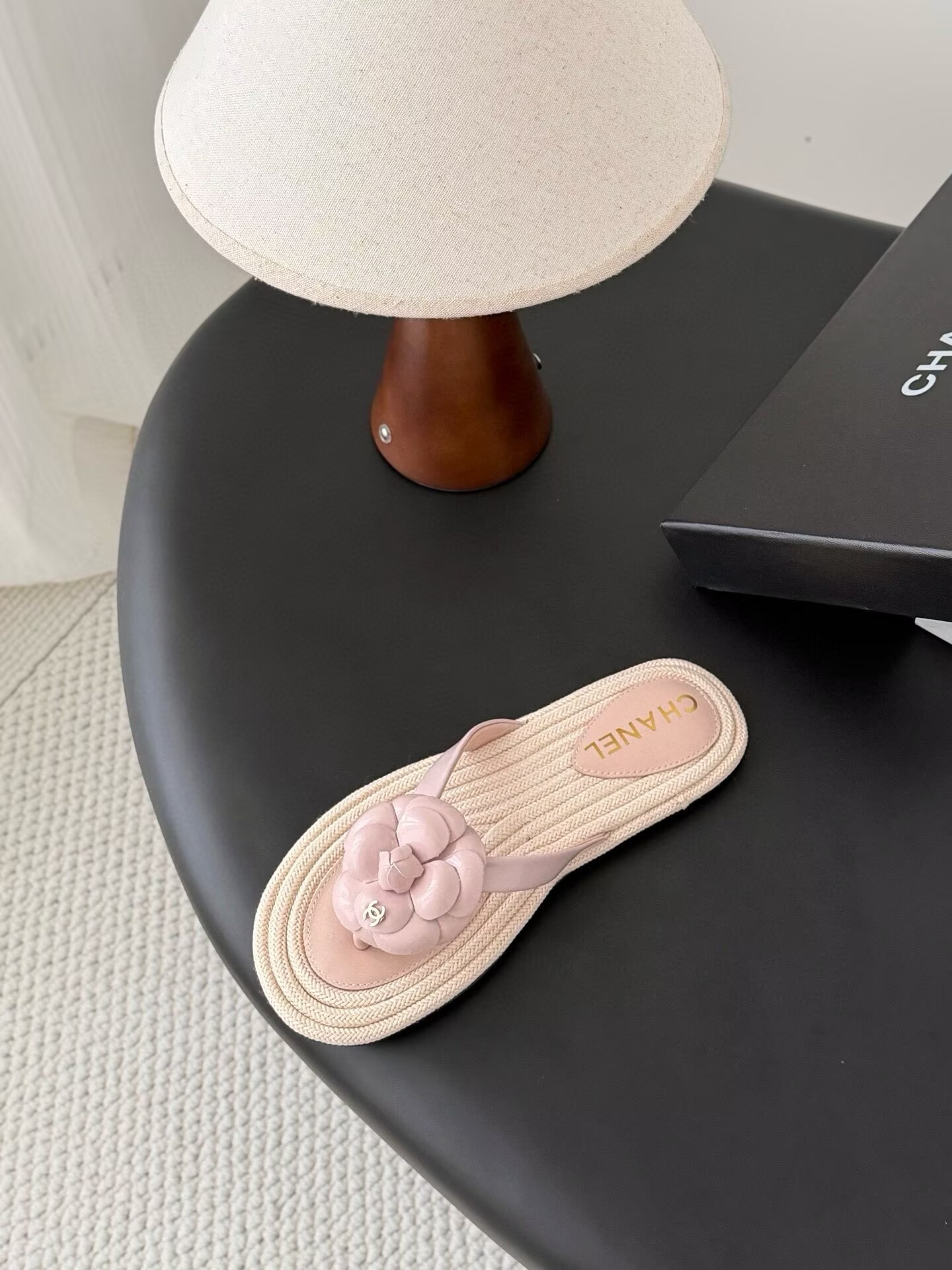 ua Ch**el thongs slides
