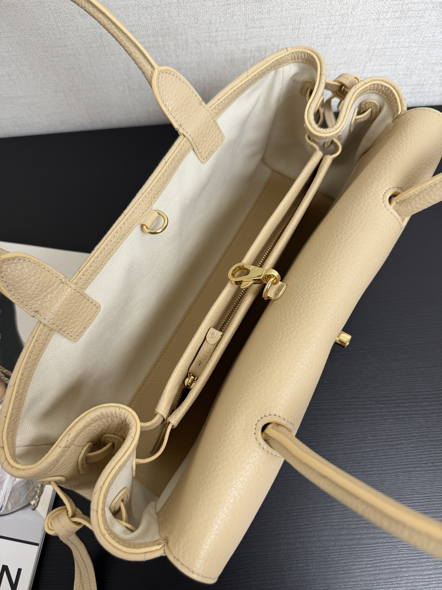 Ch**el small tote as6288 15x31x12cm